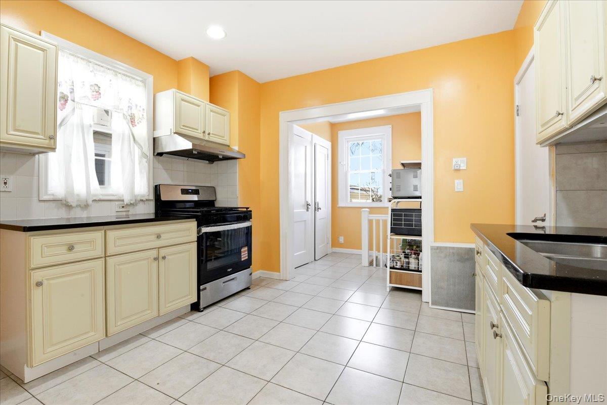 Single Family Manse  Queens, NY 11375, MLS-960720-12