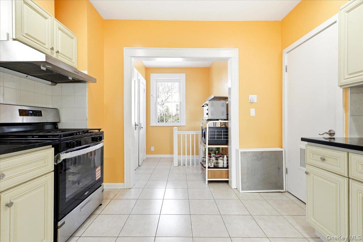 Single Family Manse  Queens, NY 11375, MLS-960720-13