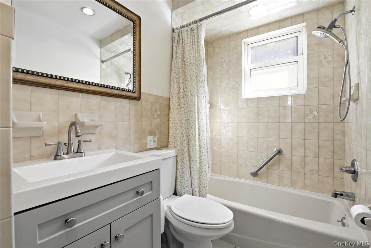 Single Family Manse  Queens, NY 11375, MLS-960720-24