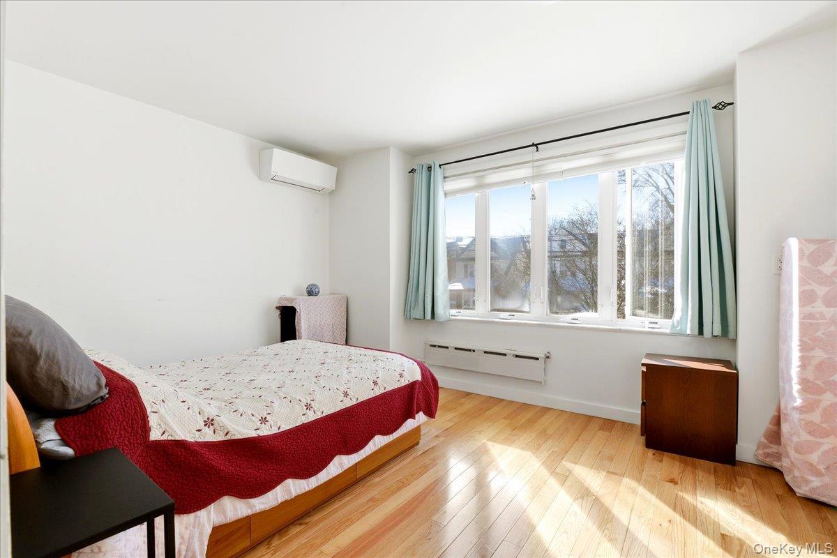 Single Family Manse  Queens, NY 11375, MLS-960720-29