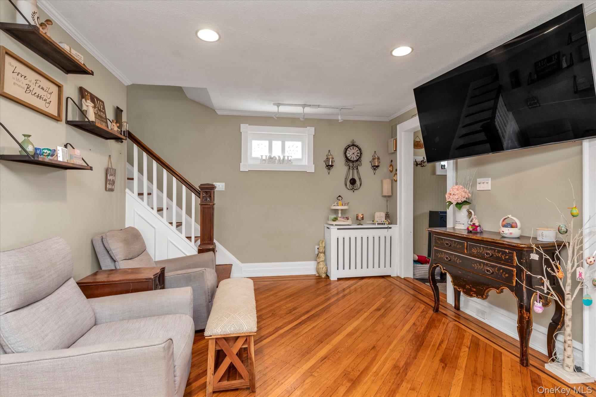 Single Family Everett Nassau County, NY 11563, MLS-960723-4