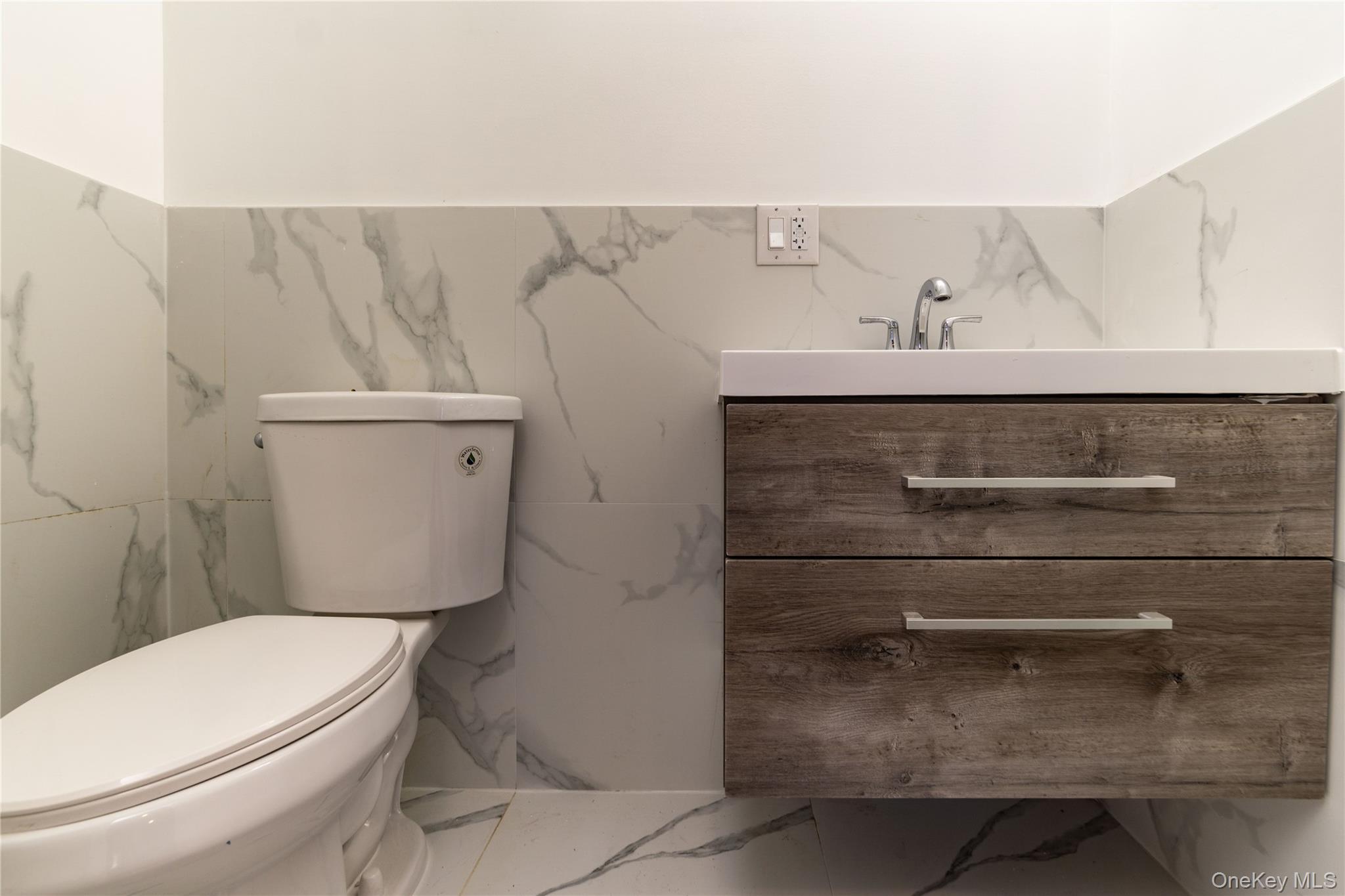 Single Family 70th Queens, NY 11385, MLS-960748-18