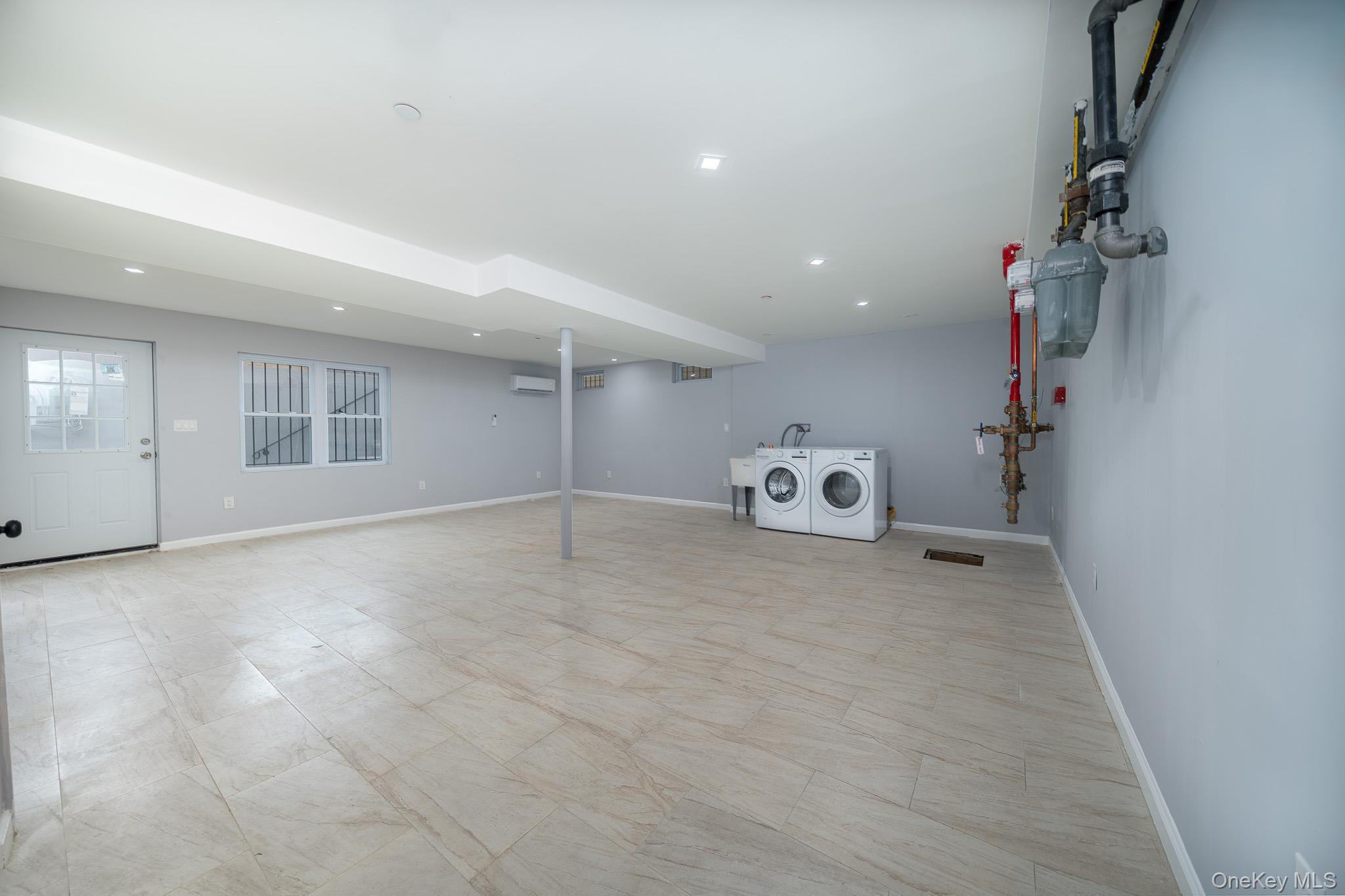 Single Family 70th Queens, NY 11385, MLS-960748-23