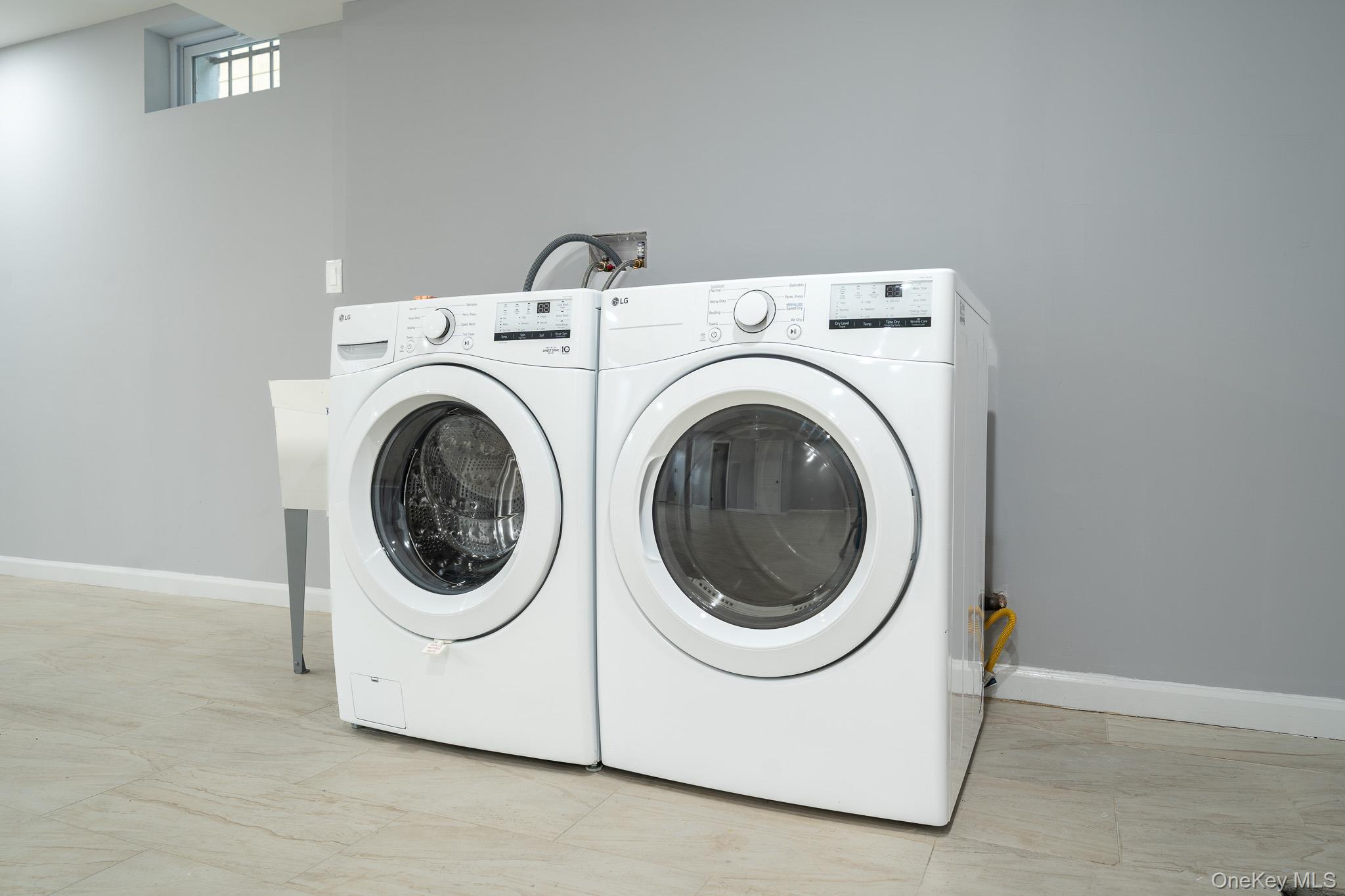 Single Family 70th Queens, NY 11385, MLS-960748-26