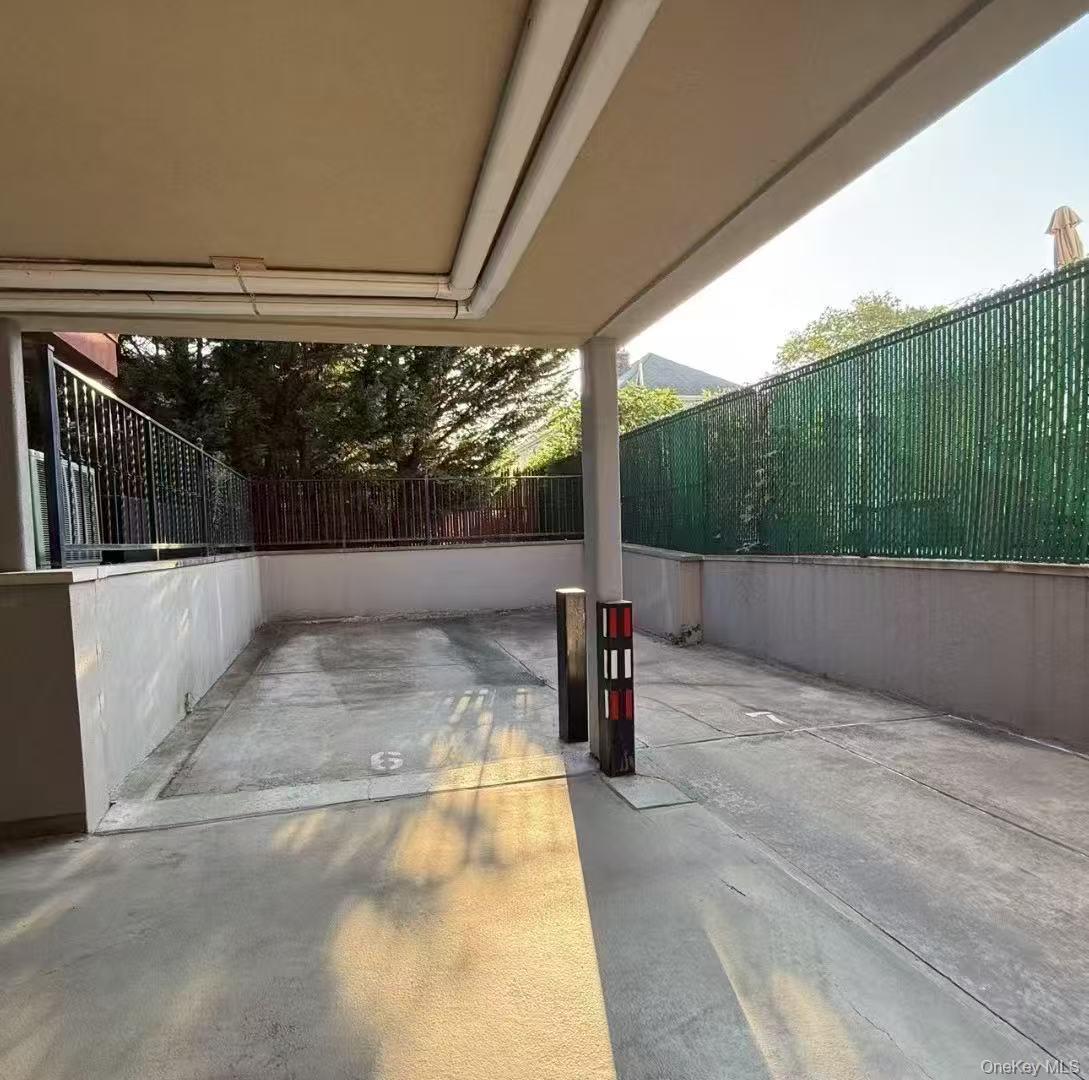 Condo 194th  Queens, NY 11358, MLS-960783-8