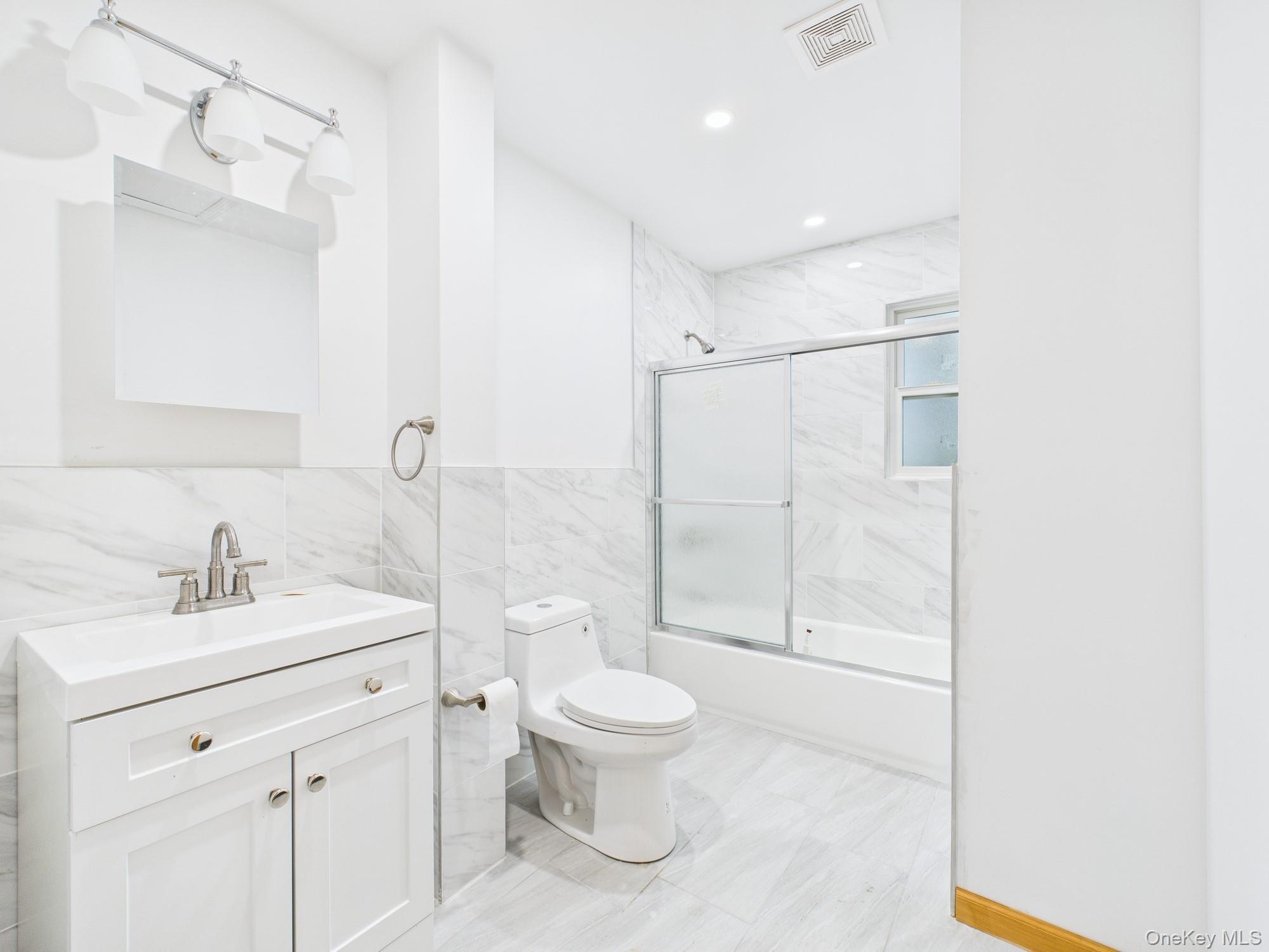 Single Family Little Neck  Queens, NY 11362, MLS-960800-11