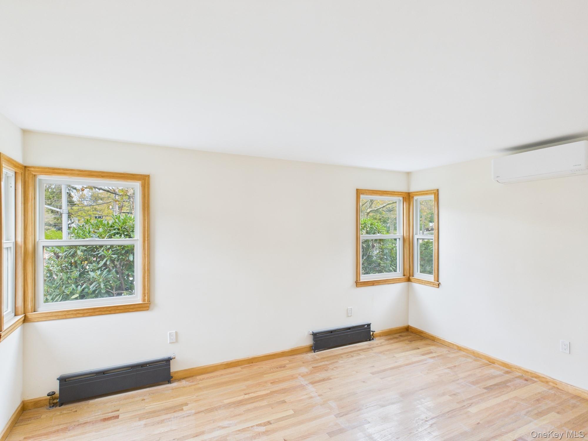 Single Family Little Neck  Queens, NY 11362, MLS-960800-7