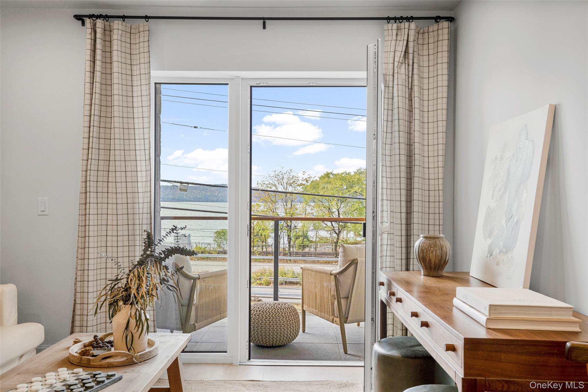 Condo Riverside  Westchester County, NY 10520, MLS-960834-13