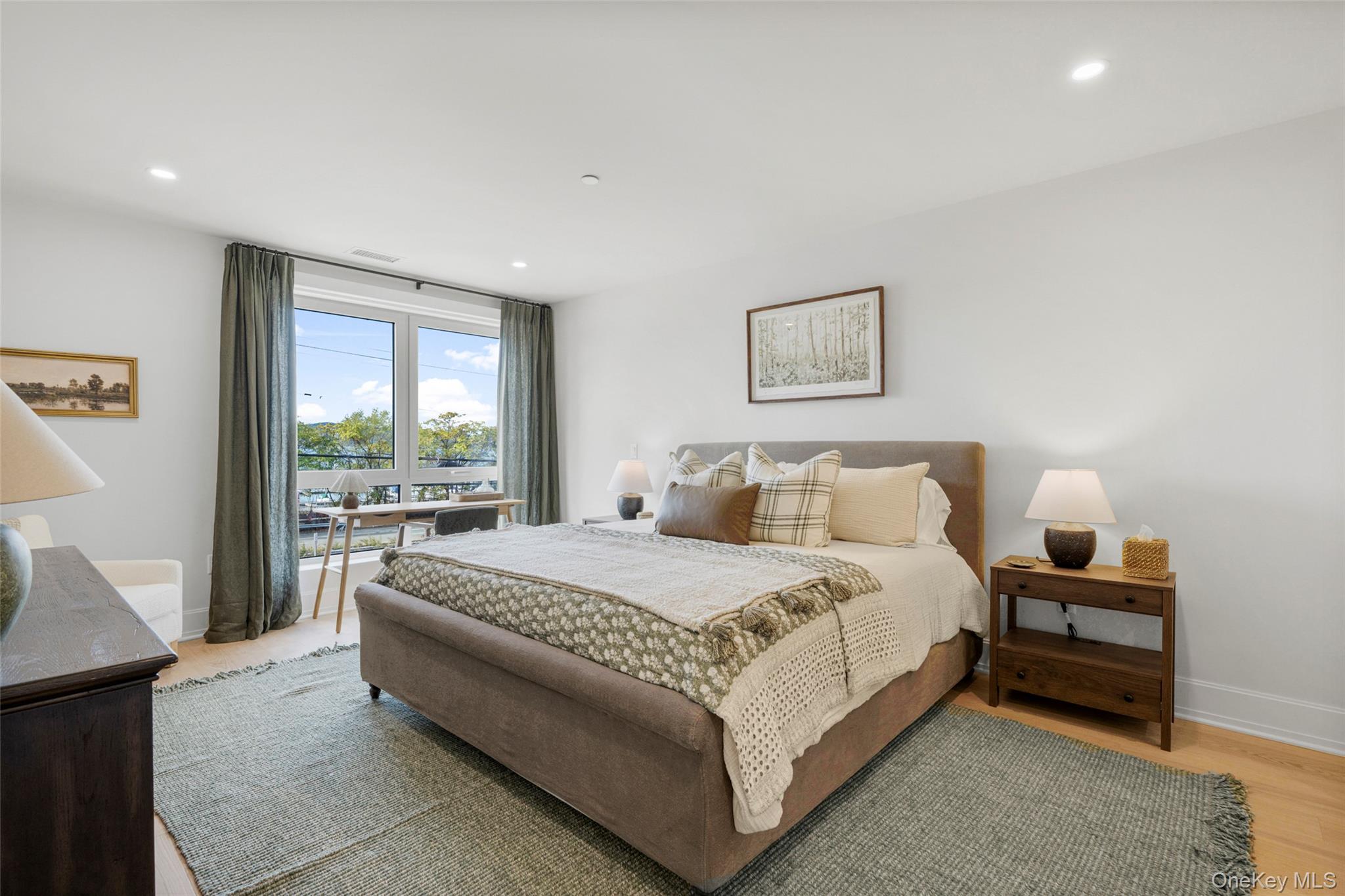 Condo Riverside  Westchester County, NY 10520, MLS-960834-14