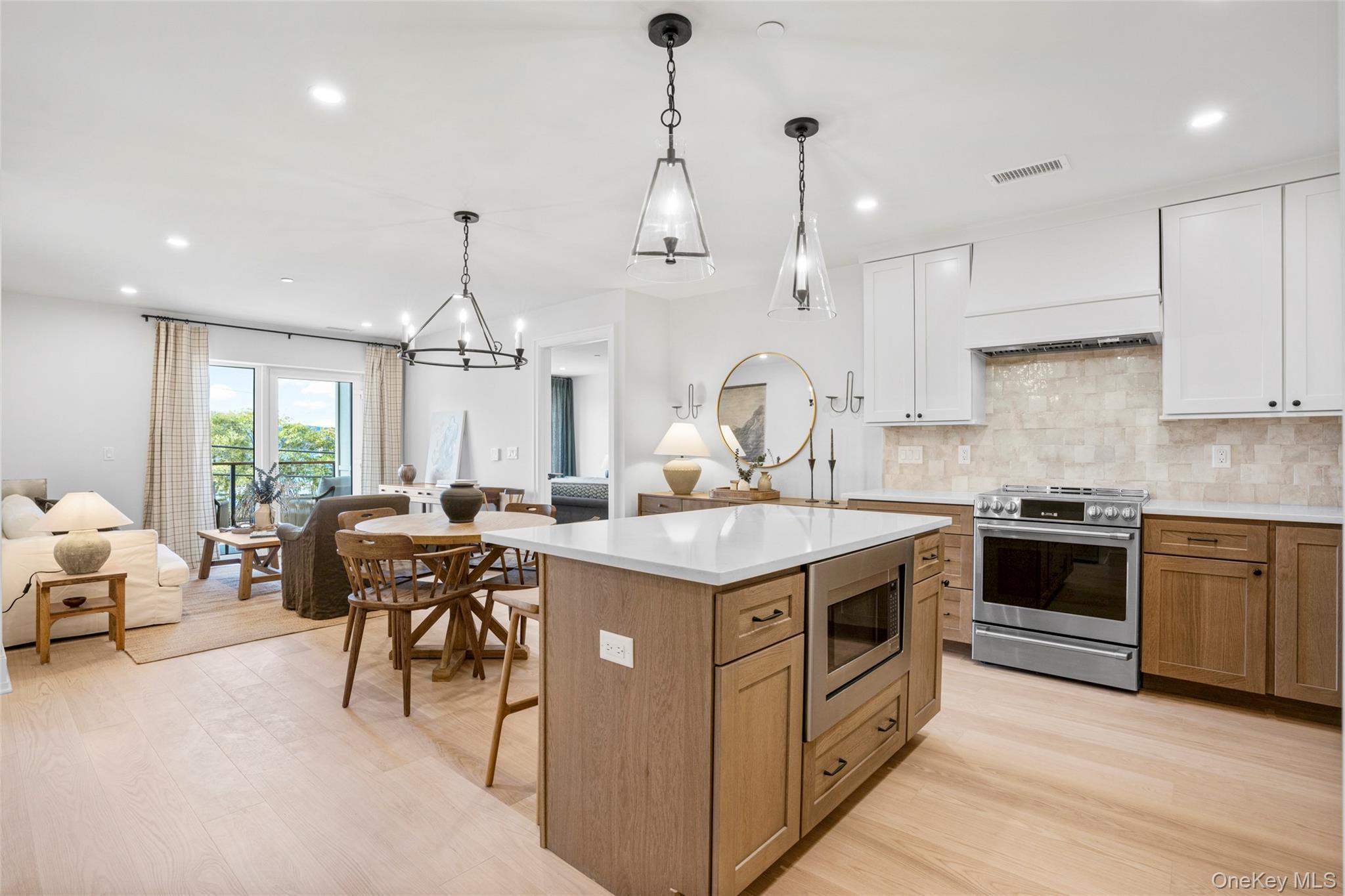 Condo Riverside  Westchester County, NY 10520, MLS-960834-2