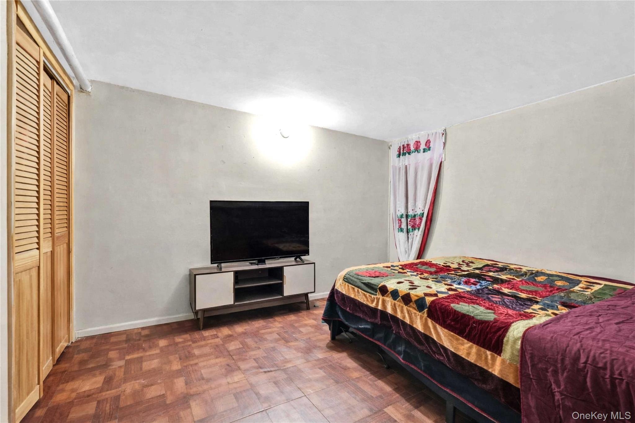 Single Family 229th Street  Queens, NY 11413, MLS-960883-20