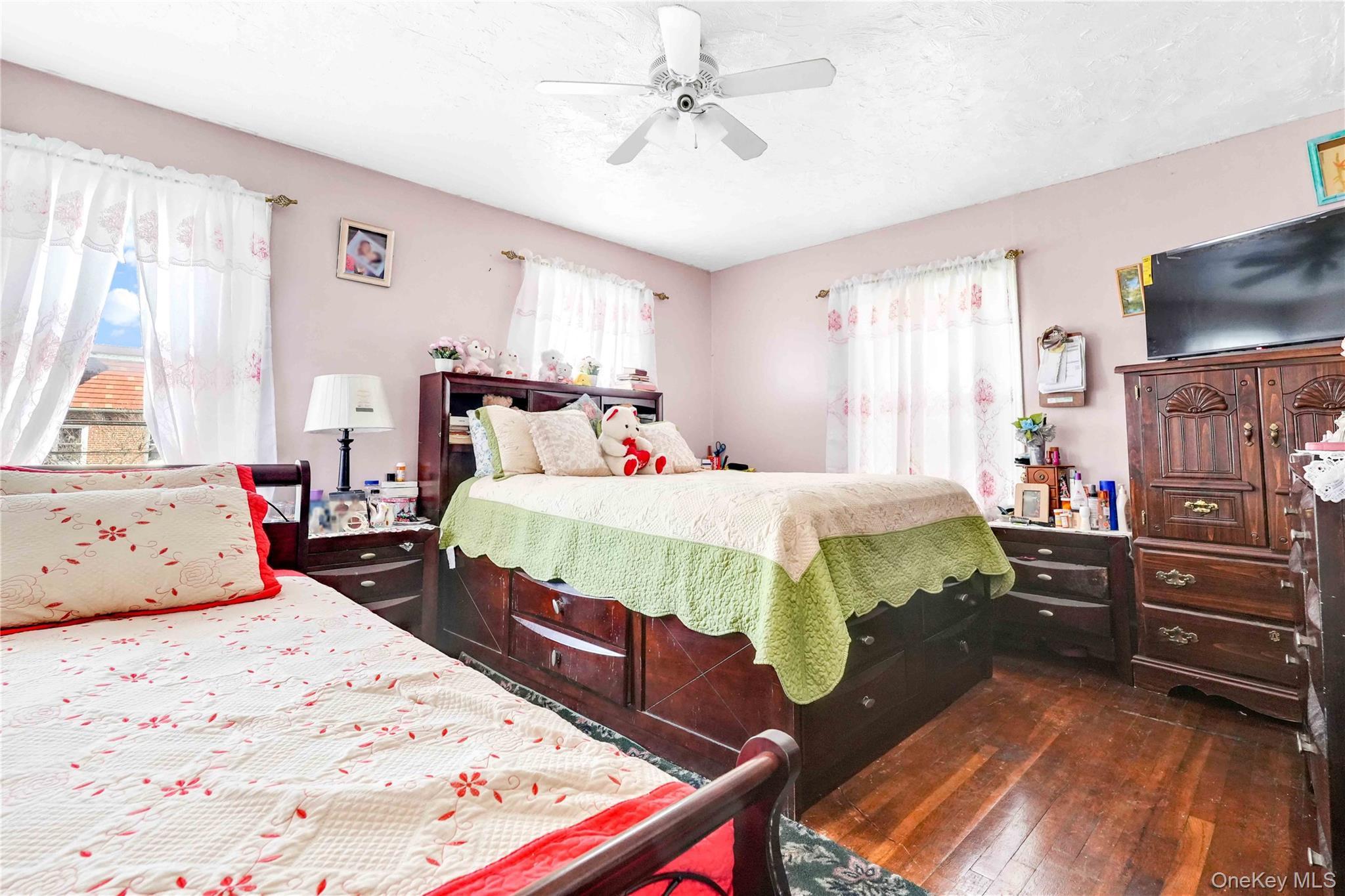 Single Family 229th Street  Queens, NY 11413, MLS-960883-23