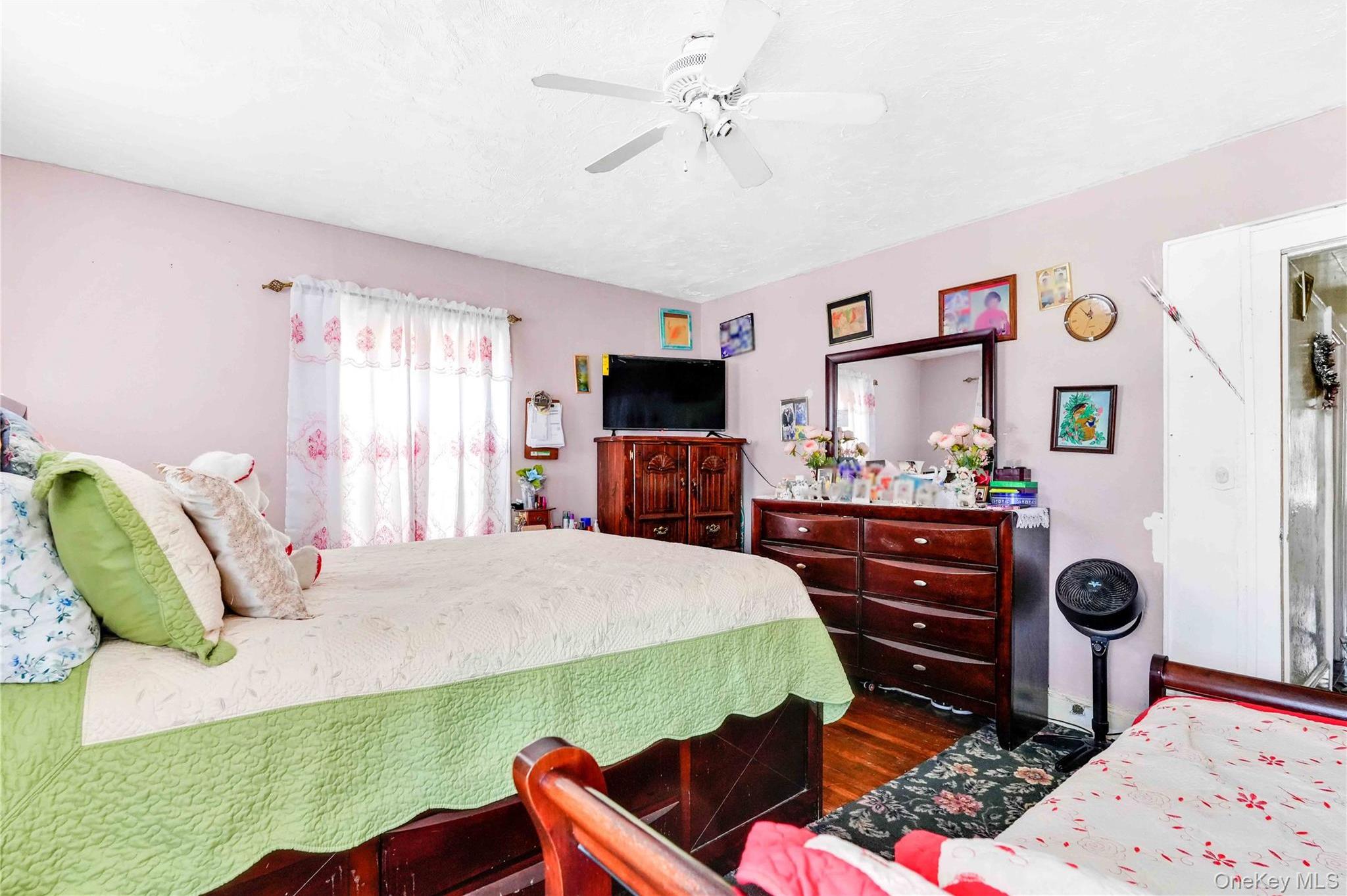 Single Family 229th Street  Queens, NY 11413, MLS-960883-24