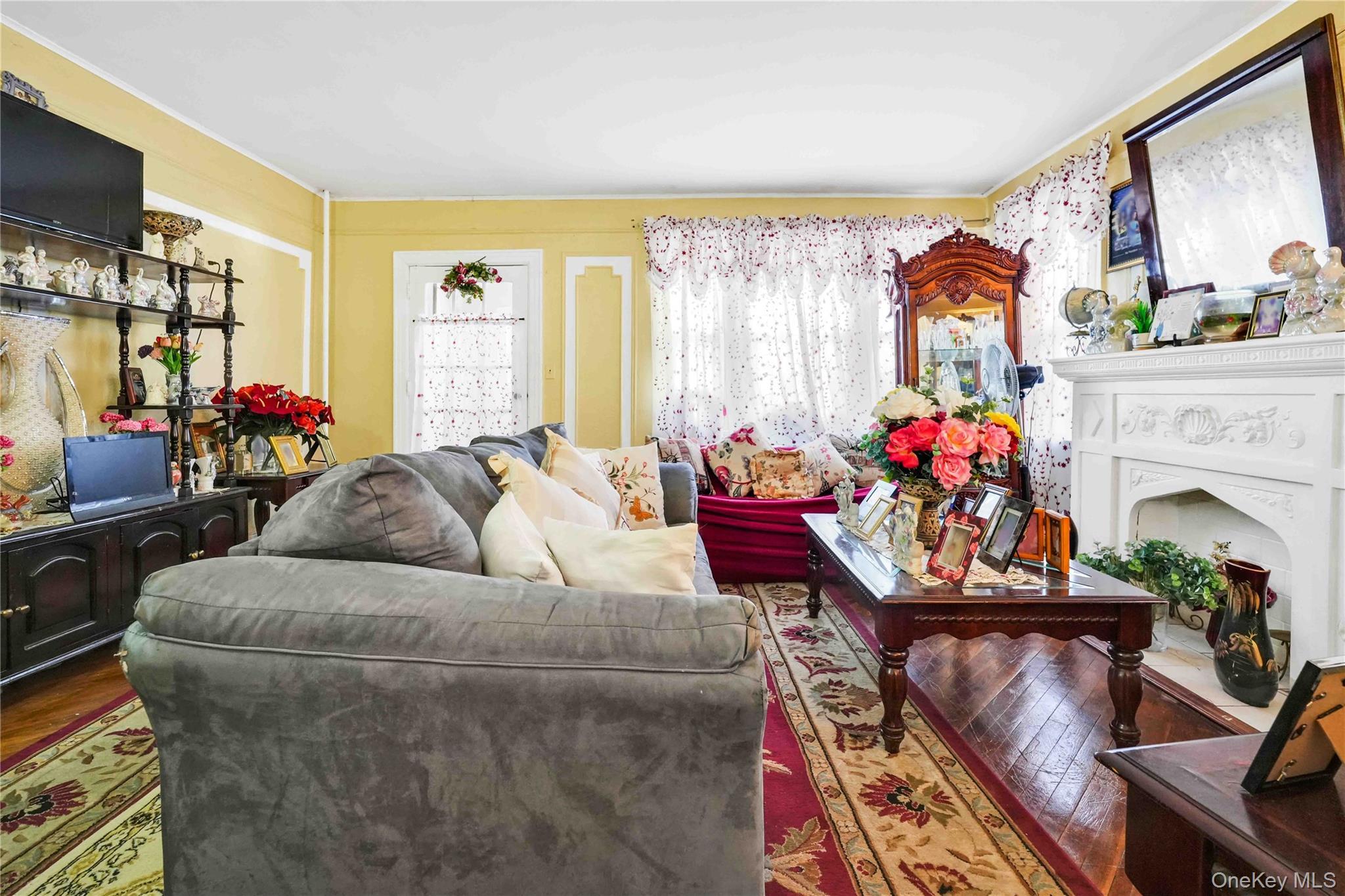 Single Family 229th Street  Queens, NY 11413, MLS-960883-8