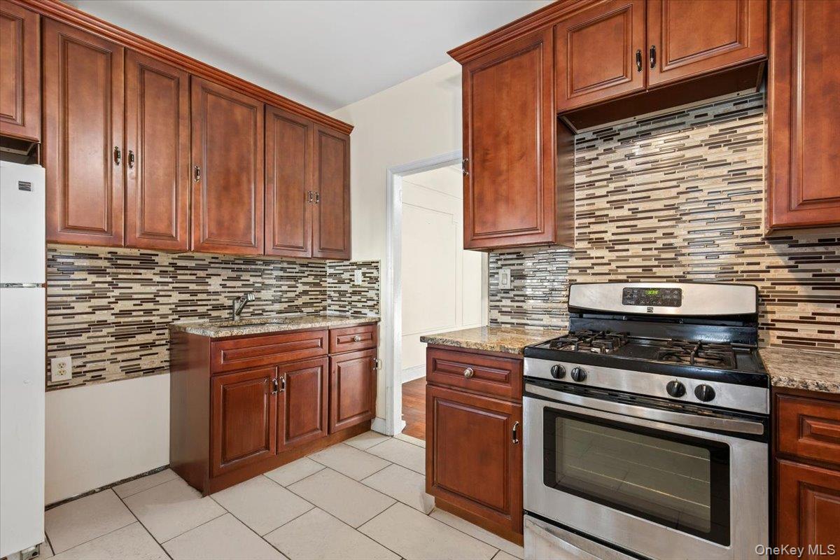 Single Family Boyd  Bronx, NY 10466, MLS-960886-10