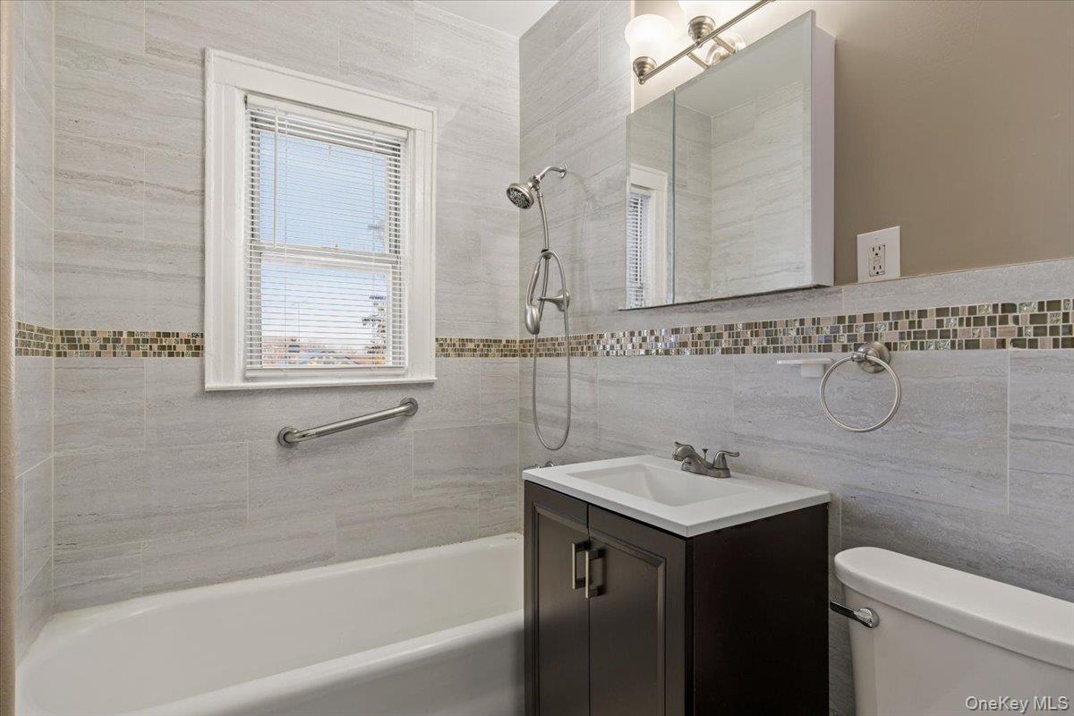 Single Family Boyd  Bronx, NY 10466, MLS-960886-17