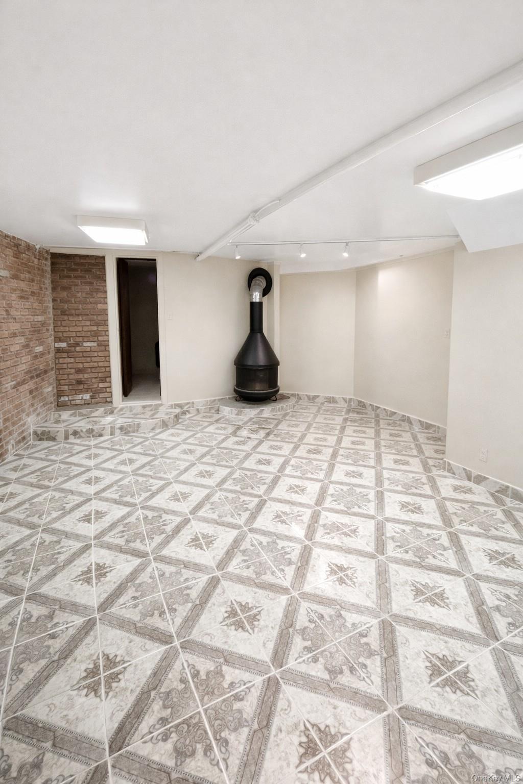 Single Family 68th Queens, NY 11374, MLS-960910-18