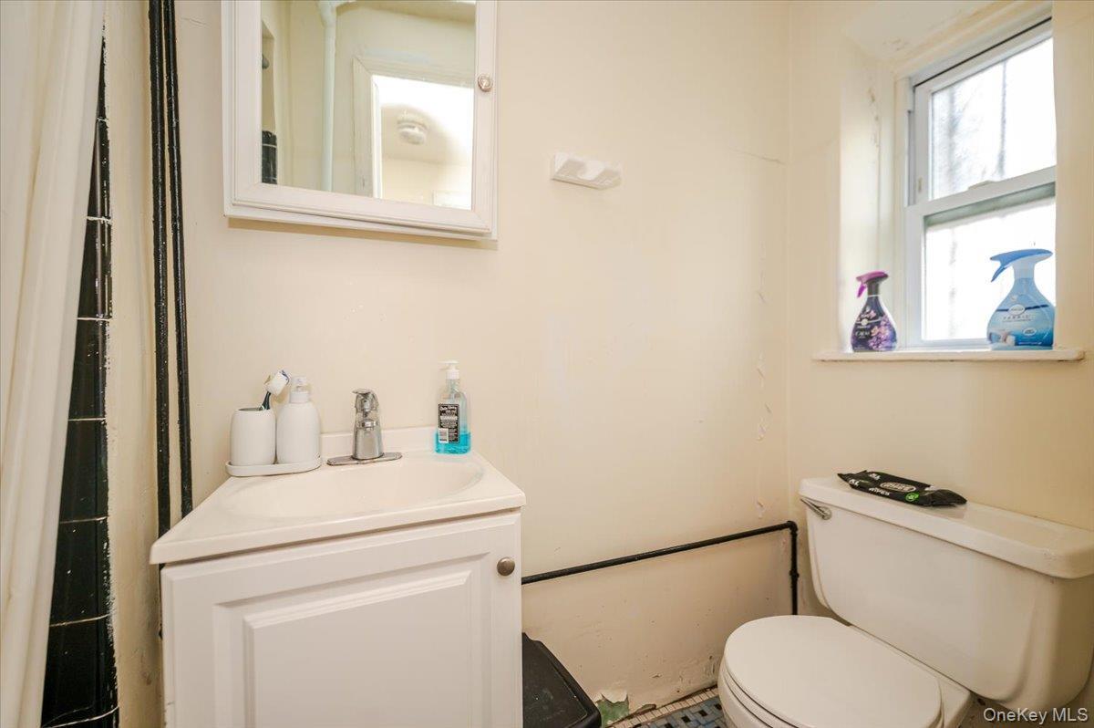 Single Family Bouck  Bronx, NY 10469, MLS-960919-22