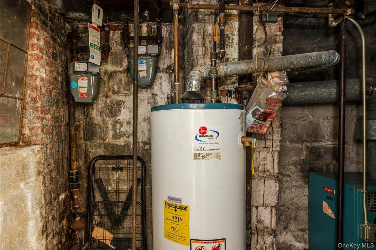 Single Family Bouck  Bronx, NY 10469, MLS-960919-25