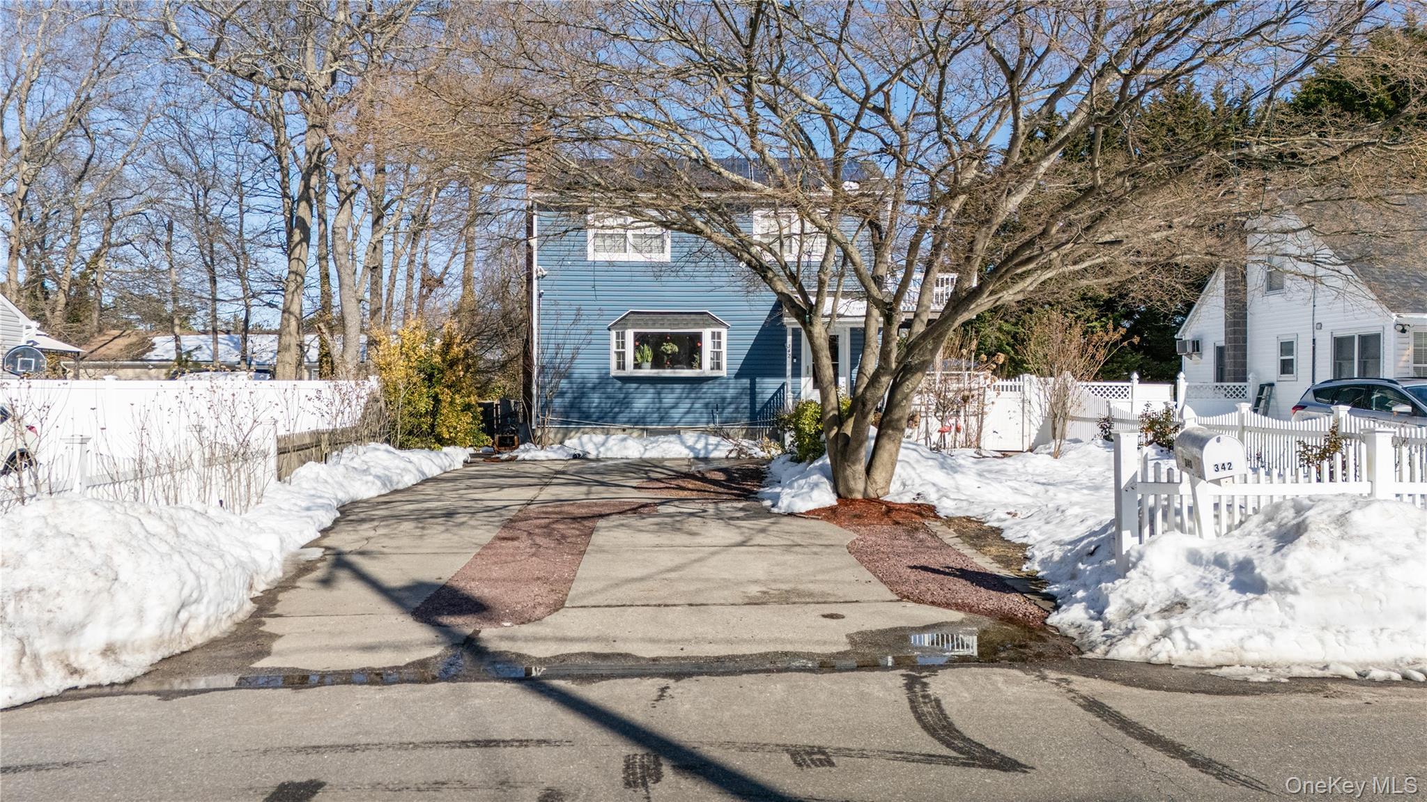 Single Family Revilo  Suffolk County, NY 11967, MLS-960928-2