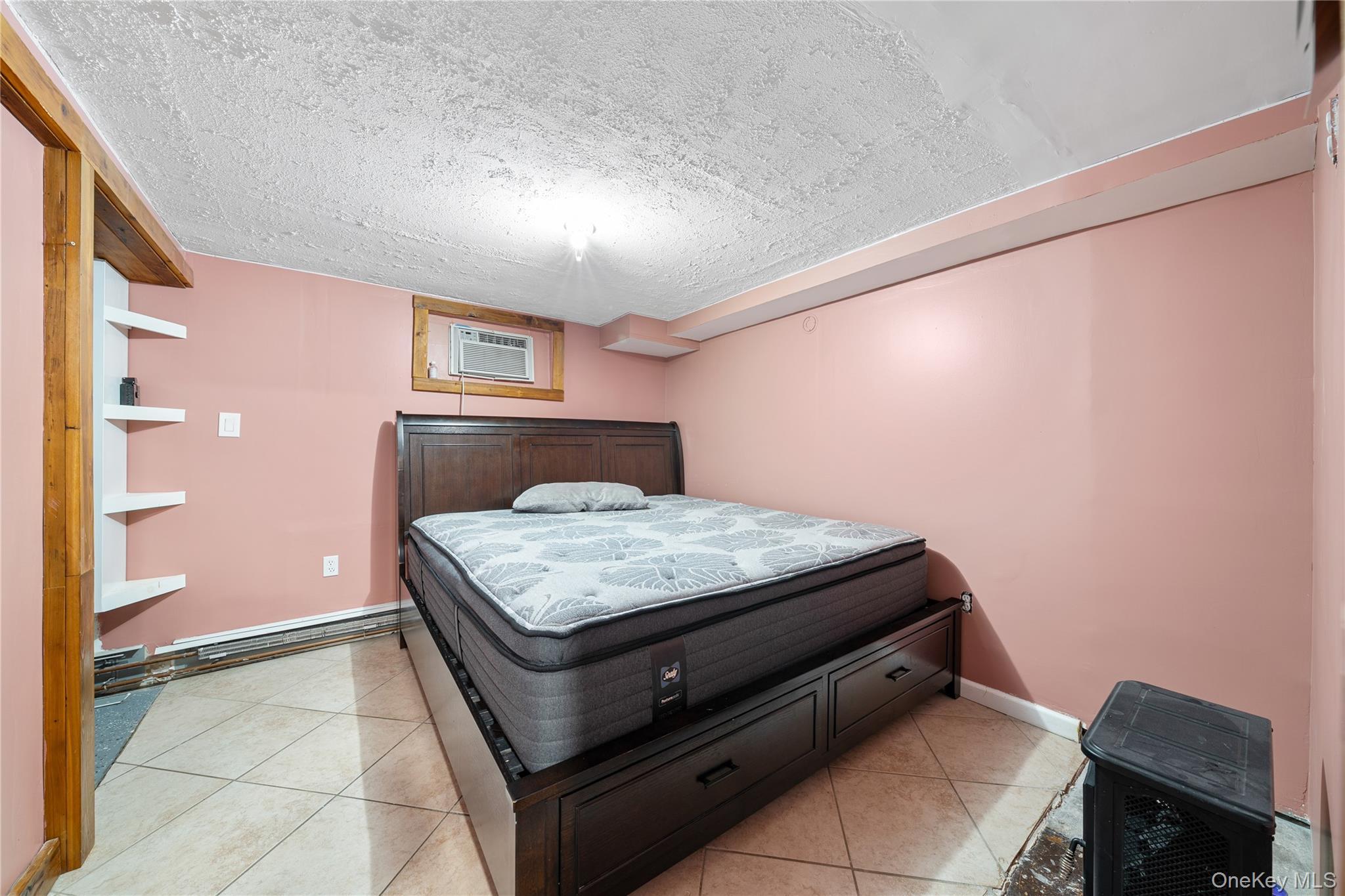 Single Family Revilo  Suffolk County, NY 11967, MLS-960928-24