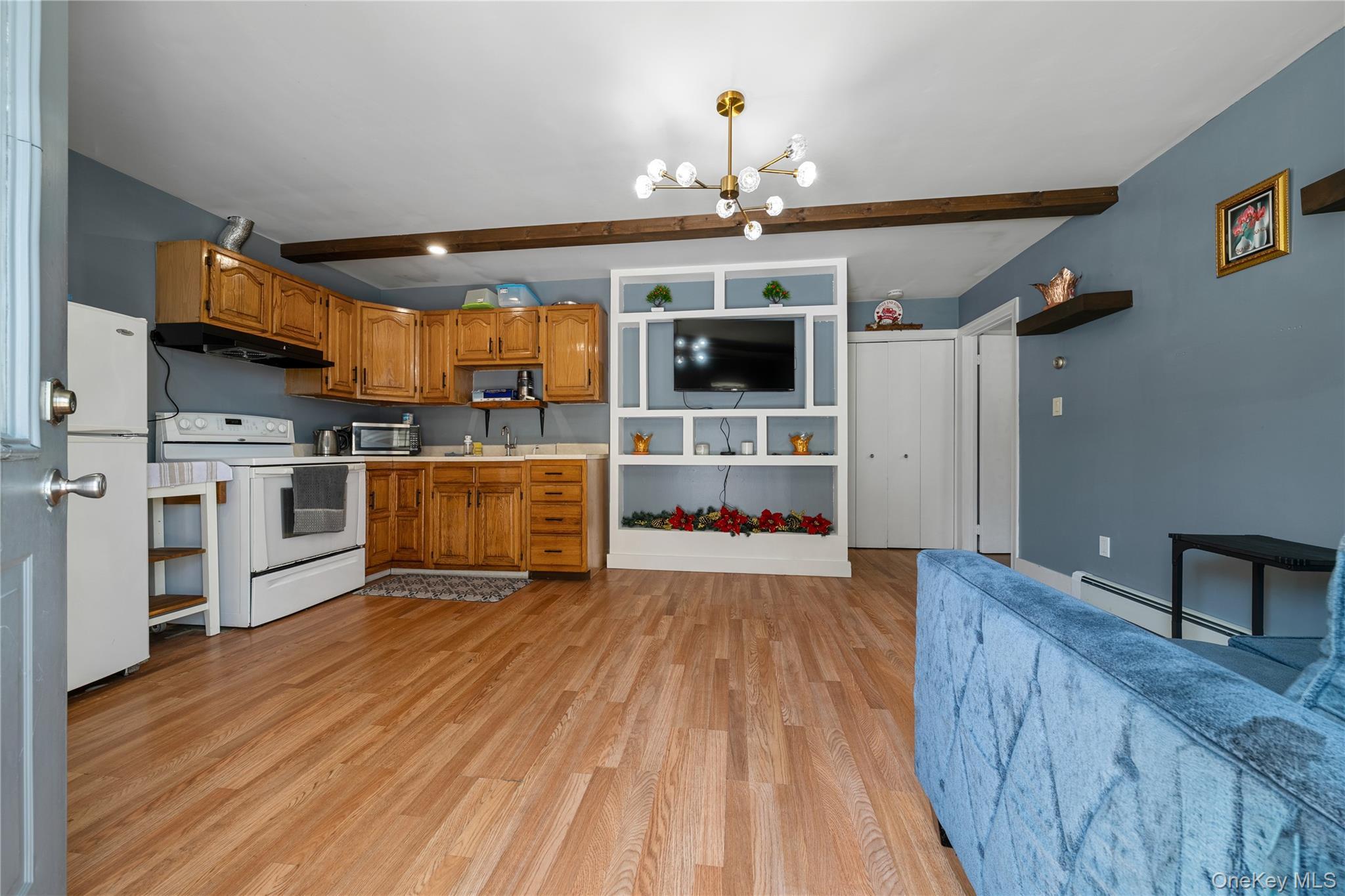 Single Family Revilo  Suffolk County, NY 11967, MLS-960928-26