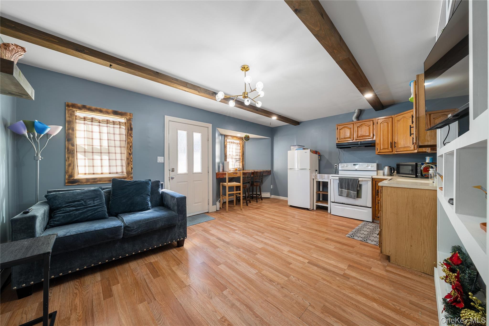 Single Family Revilo  Suffolk County, NY 11967, MLS-960928-27