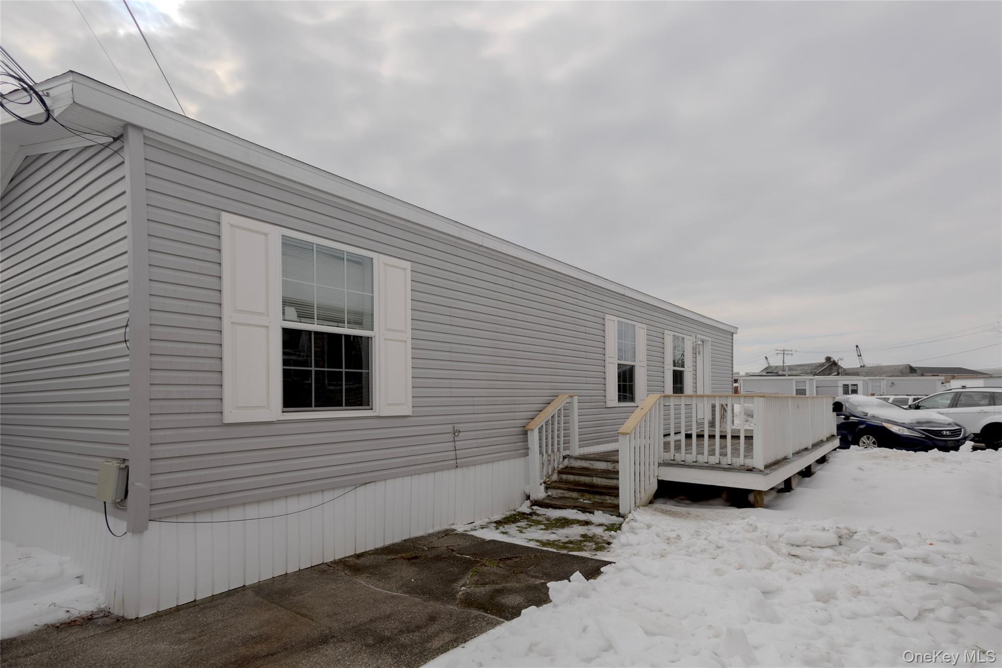 Single Family Main  Suffolk County, NY 11751, MLS-960929-18