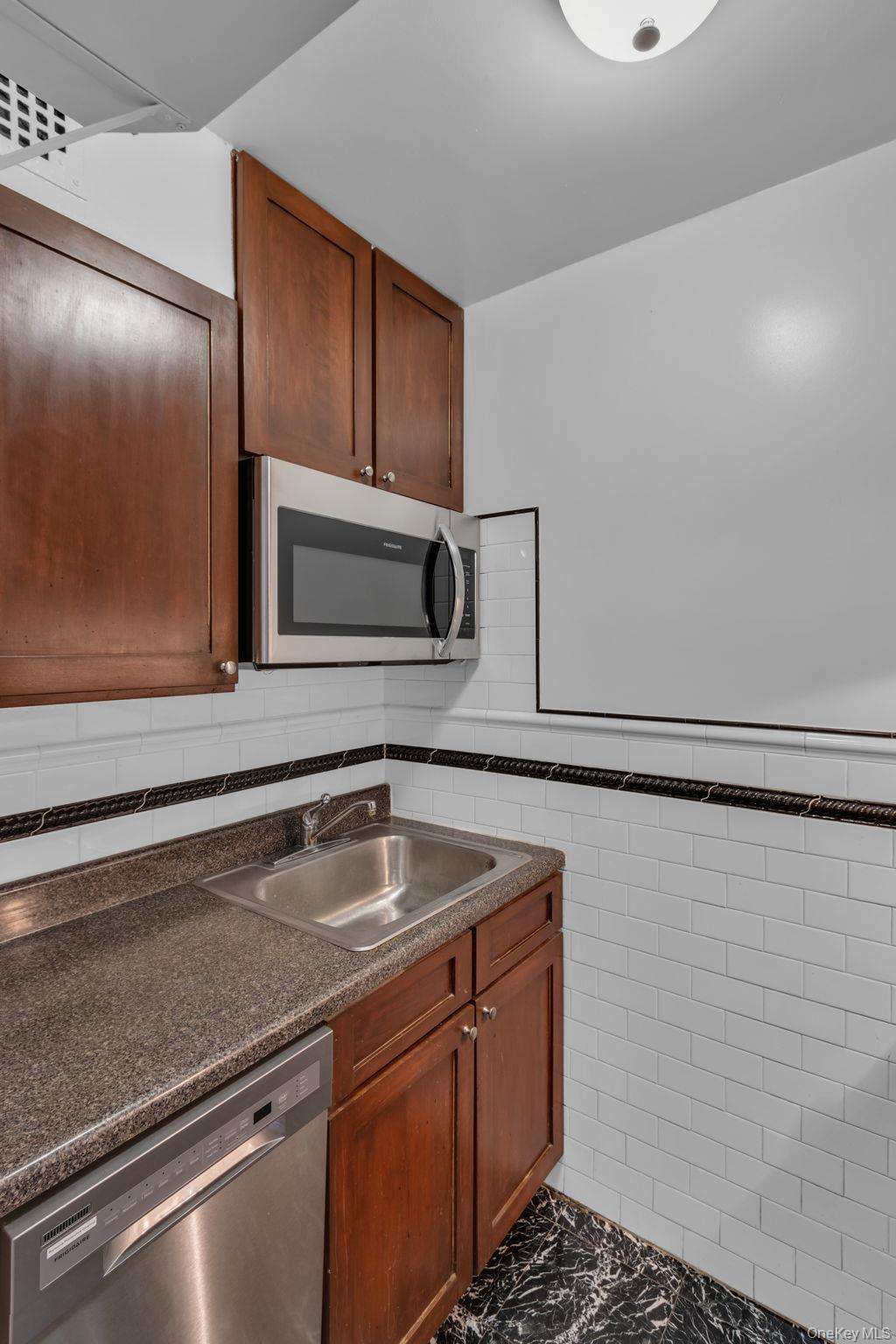 Coop 215th  Manhattan, NY 10034, MLS-960955-7