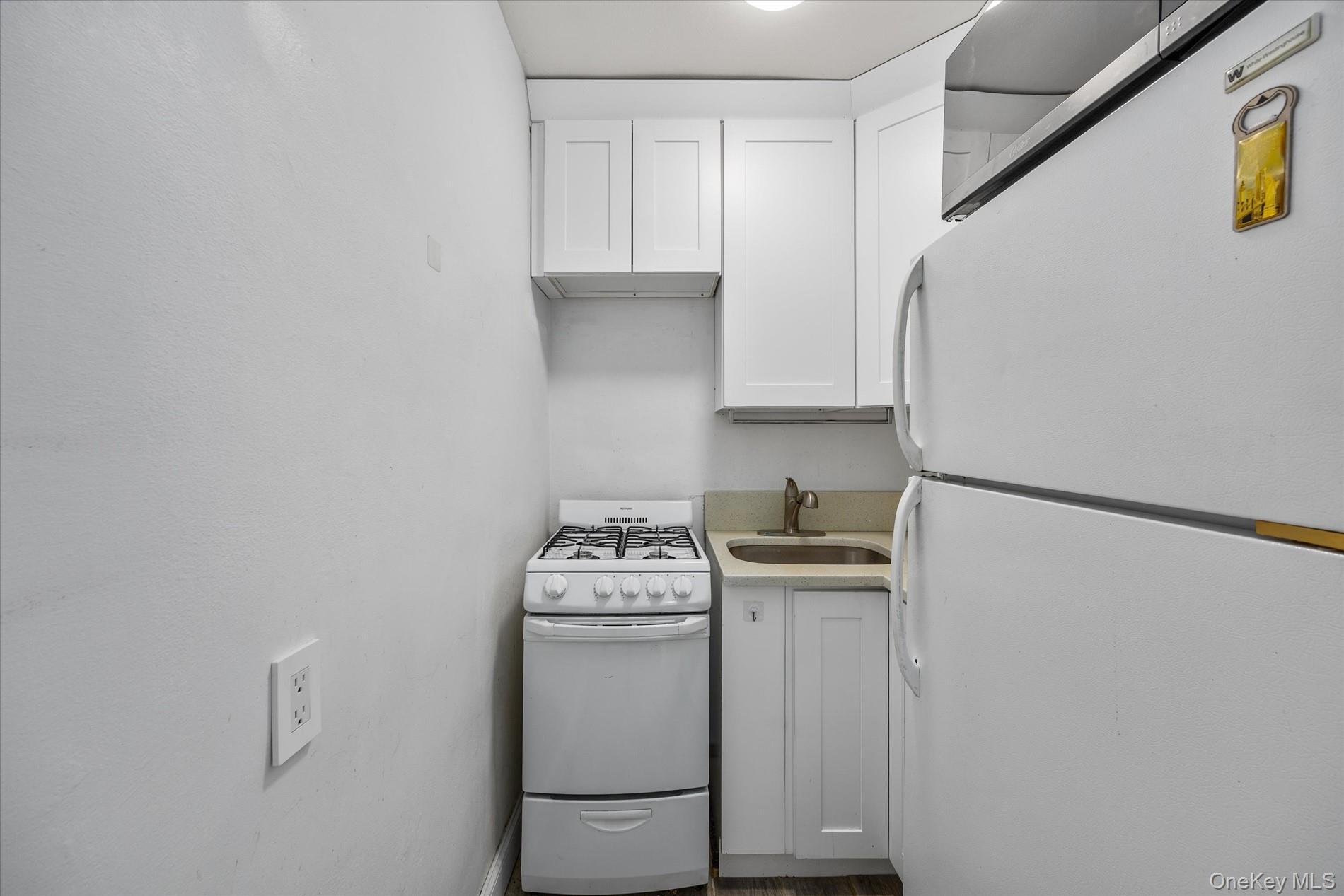 Coop 57th  Queens, NY 11377, MLS-960960-8