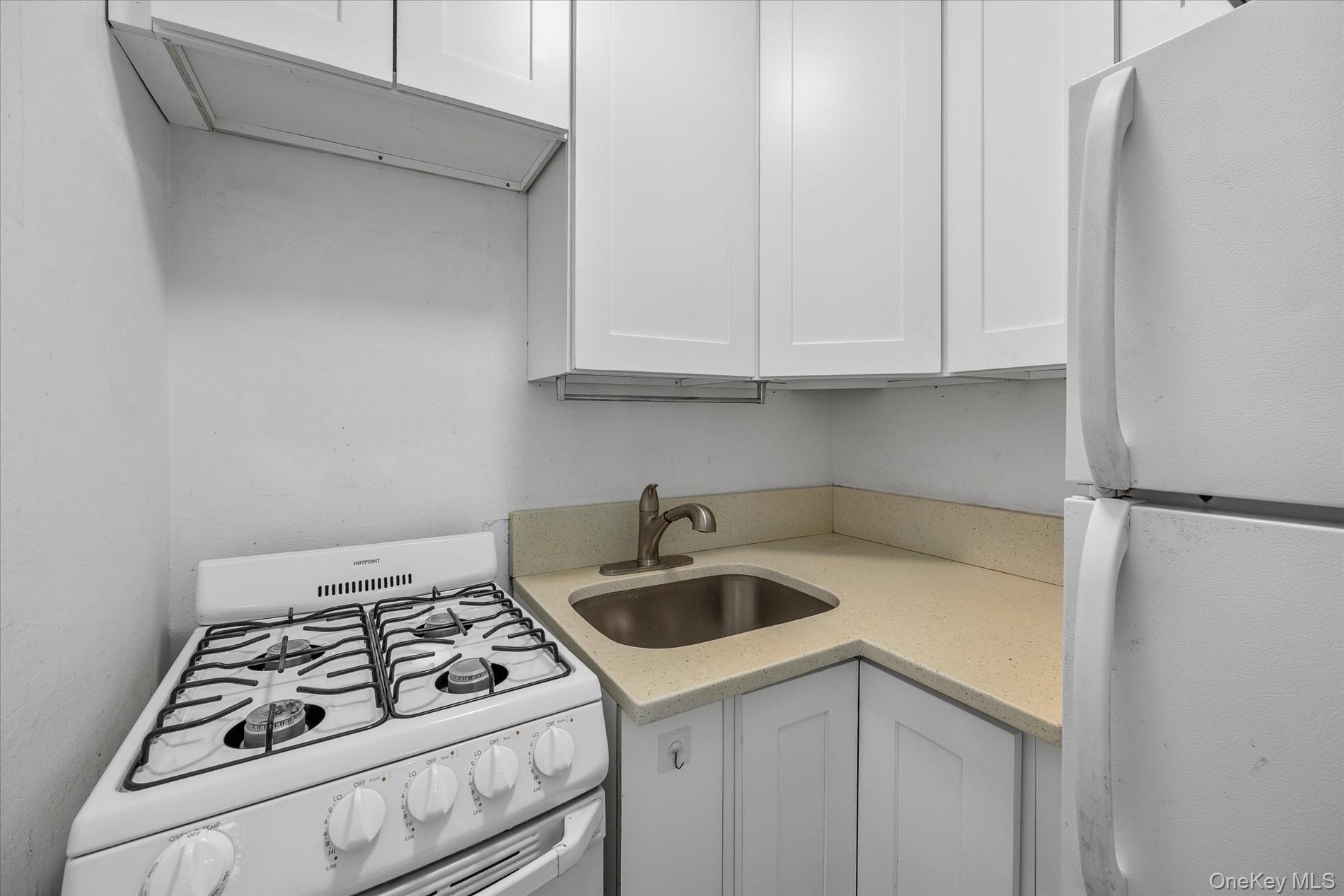 Coop 57th  Queens, NY 11377, MLS-960960-9