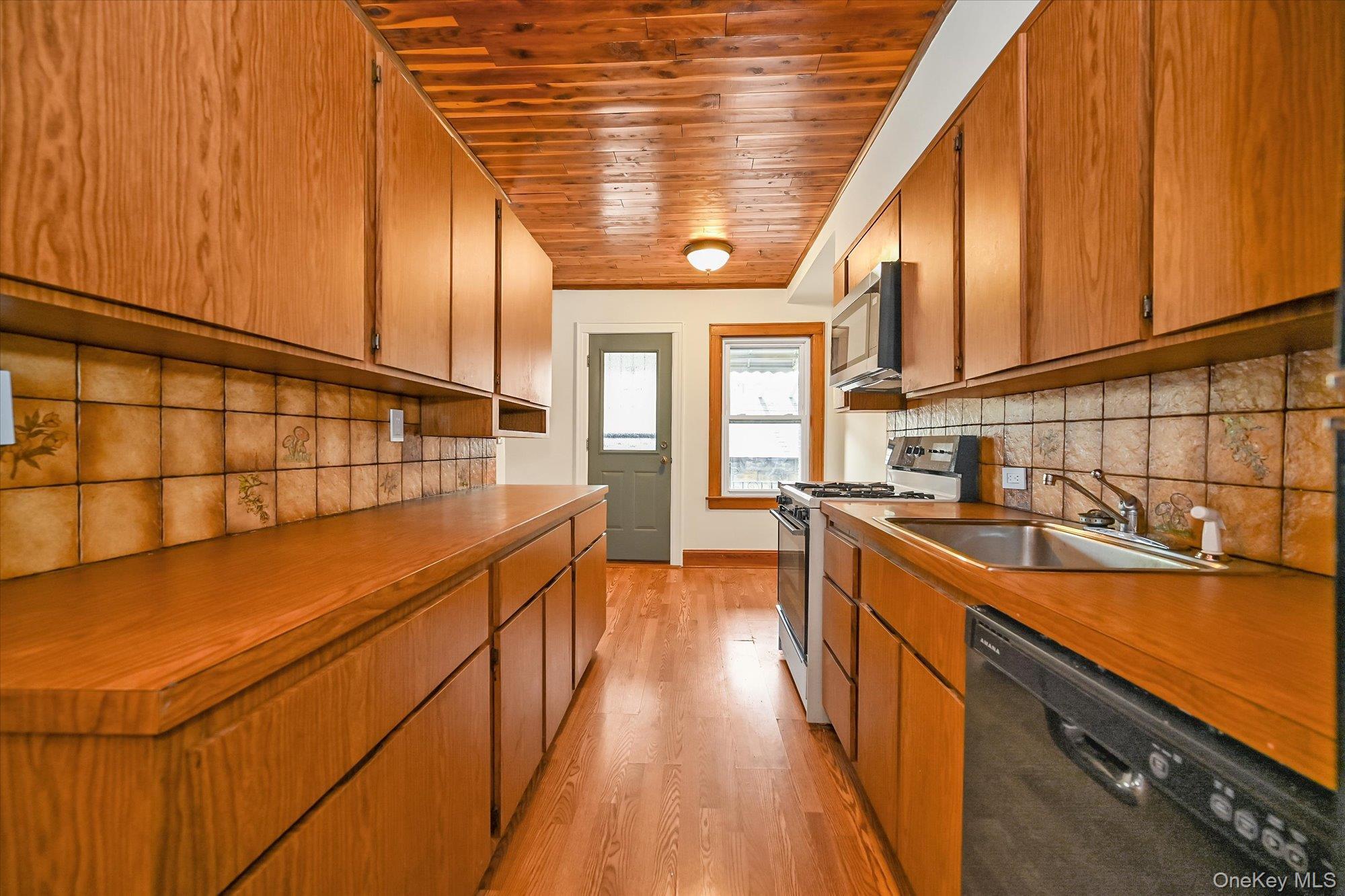 Single Family 65th  Queens, NY 11378, MLS-961016-6