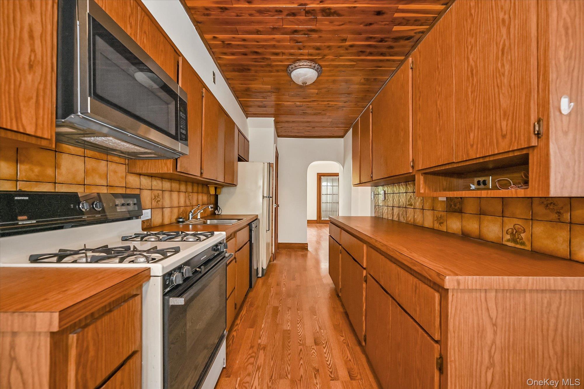 Single Family 65th  Queens, NY 11378, MLS-961016-8