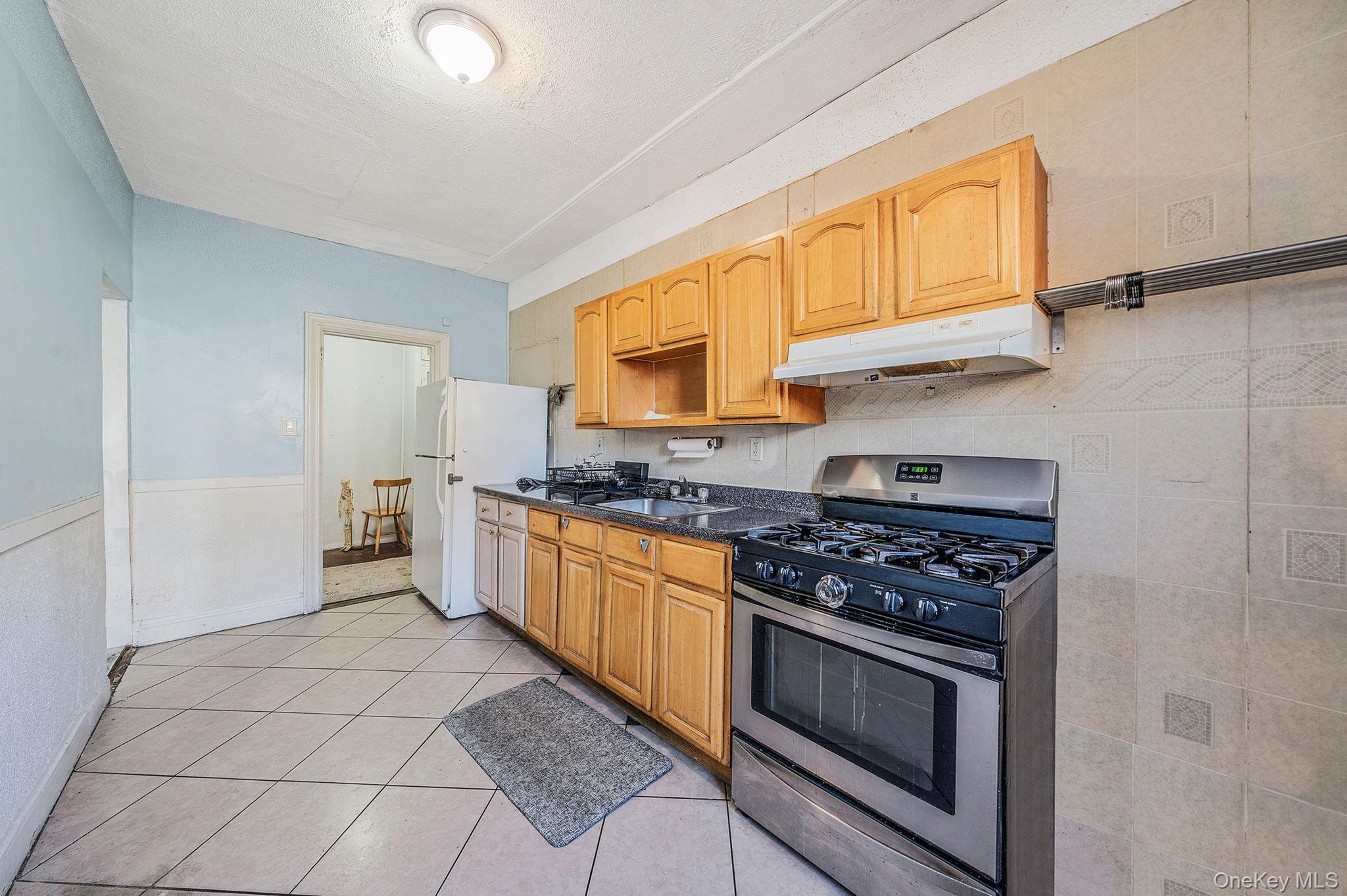 Single Family 38th  Queens, NY 11368, MLS-961057-7