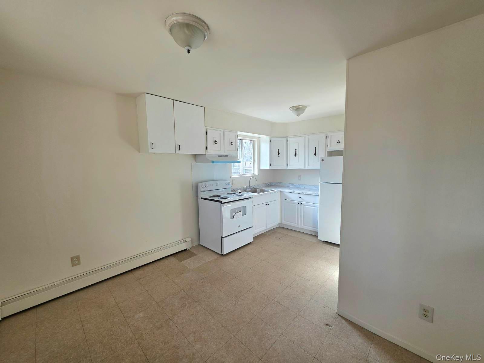 Single Family Grand  Suffolk County, NY 11967, MLS-961065-7