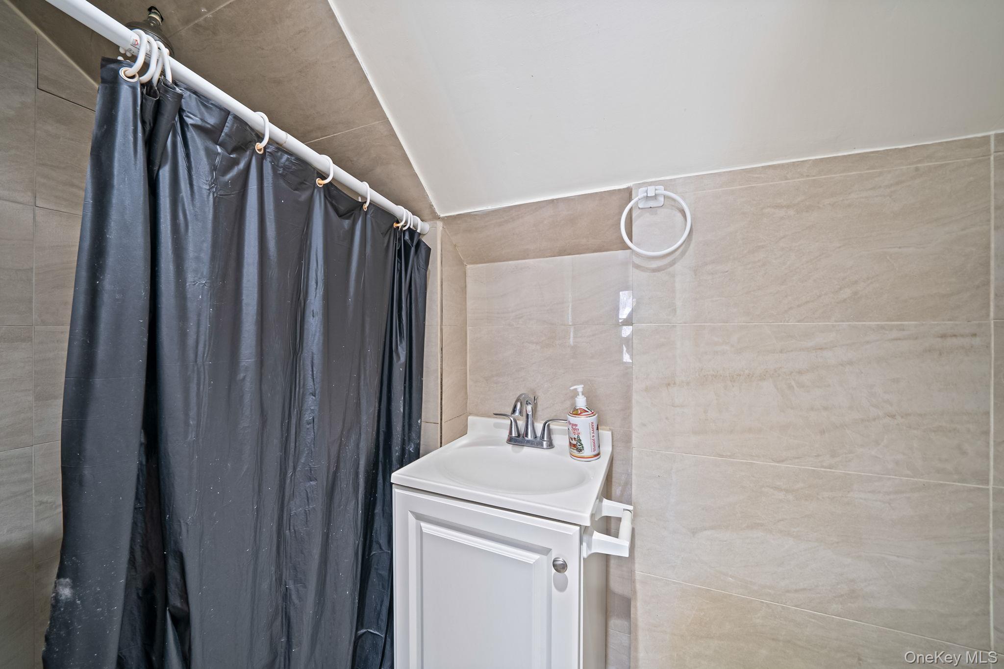 Single Family Nassau Nassau County, NY 11550, MLS-961131-17