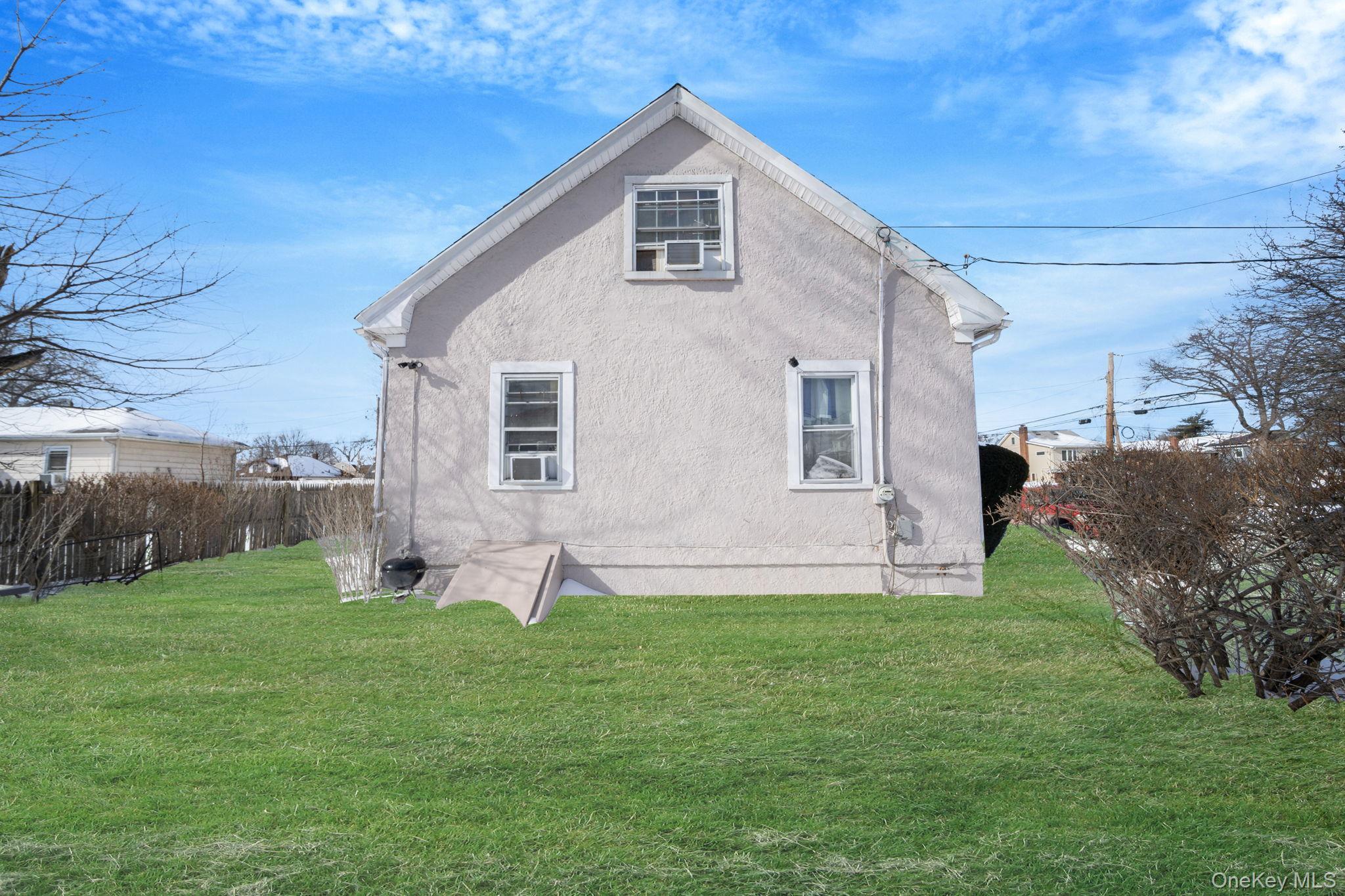 Single Family Nassau Nassau County, NY 11550, MLS-961131-4
