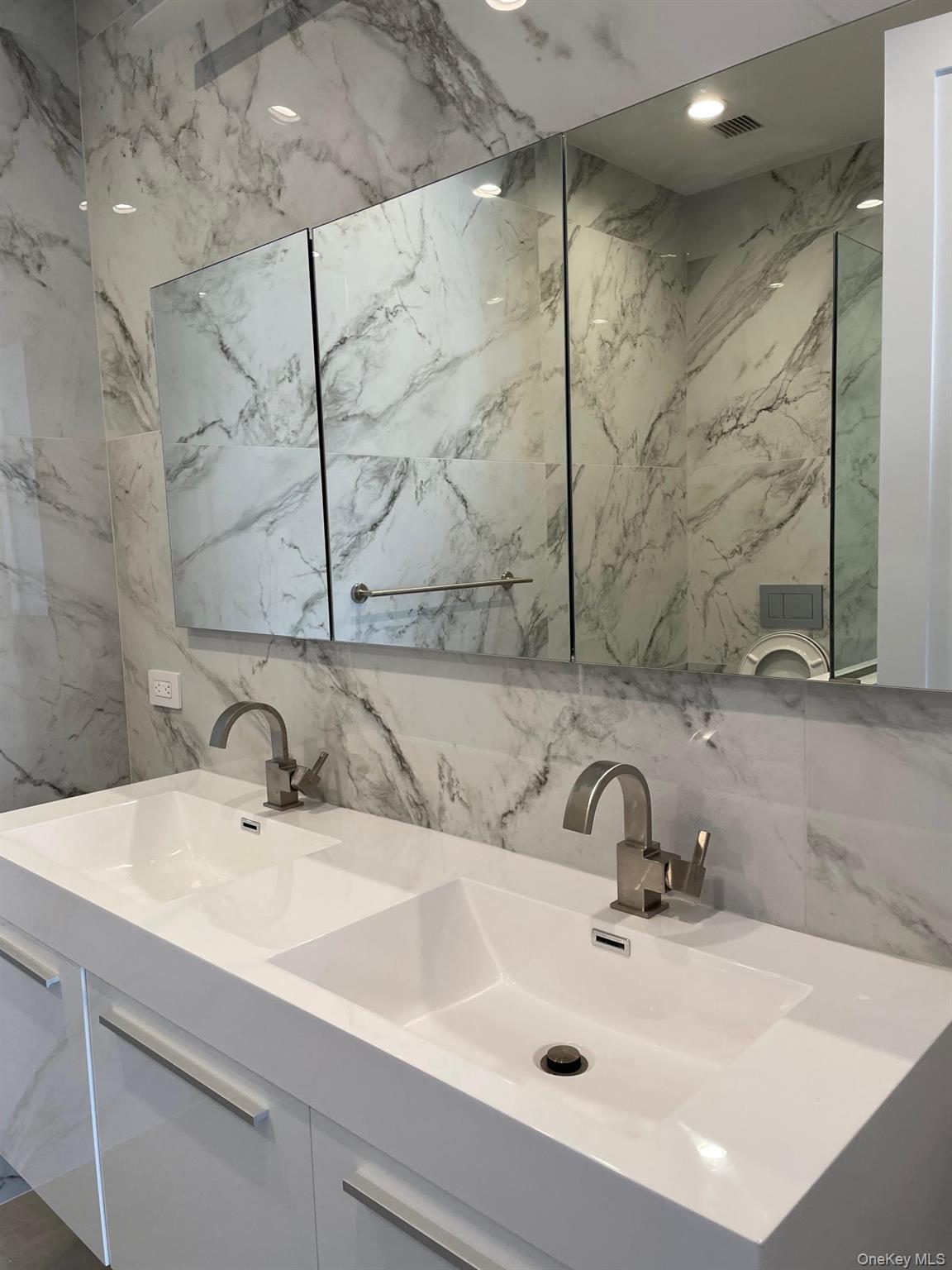 Condo 21st  Queens, NY 11105, MLS-961151-4