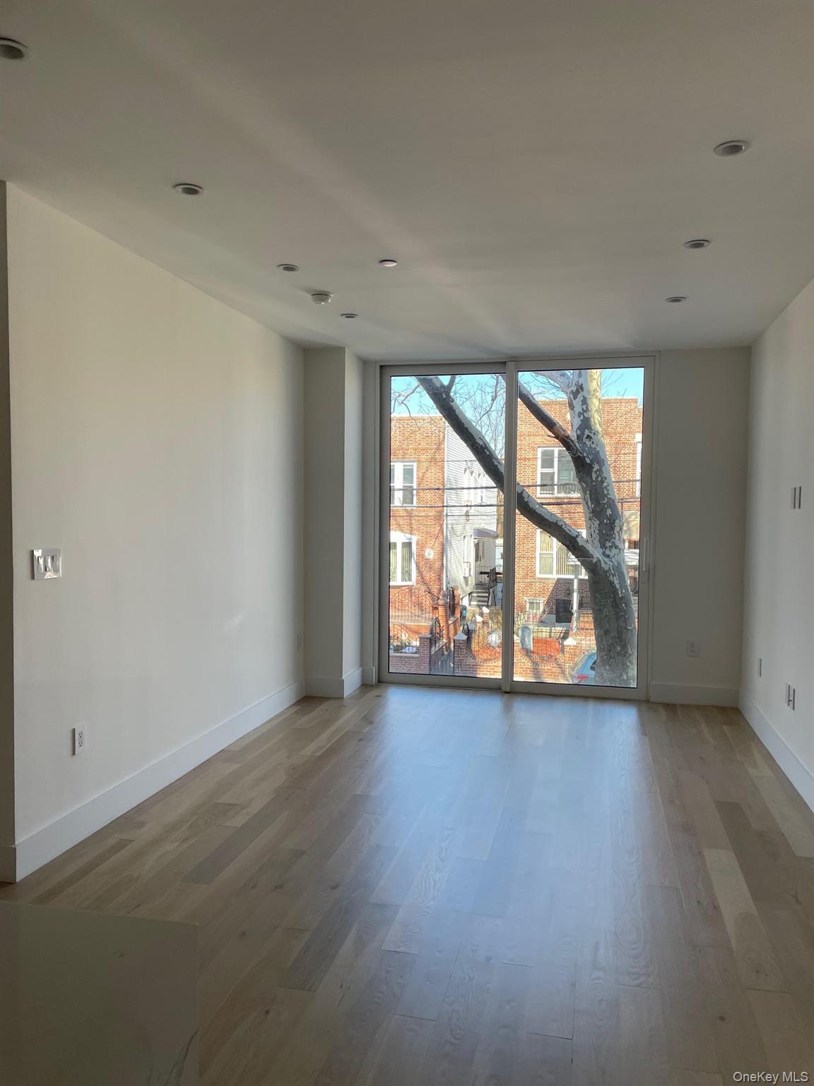 Condo 21st  Queens, NY 11105, MLS-961151-8