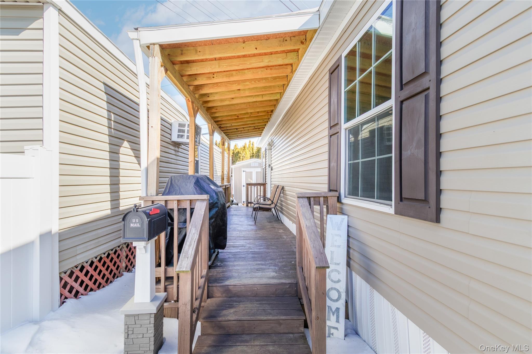 Single Family Main Suffolk County, NY 11751, MLS-961153-2