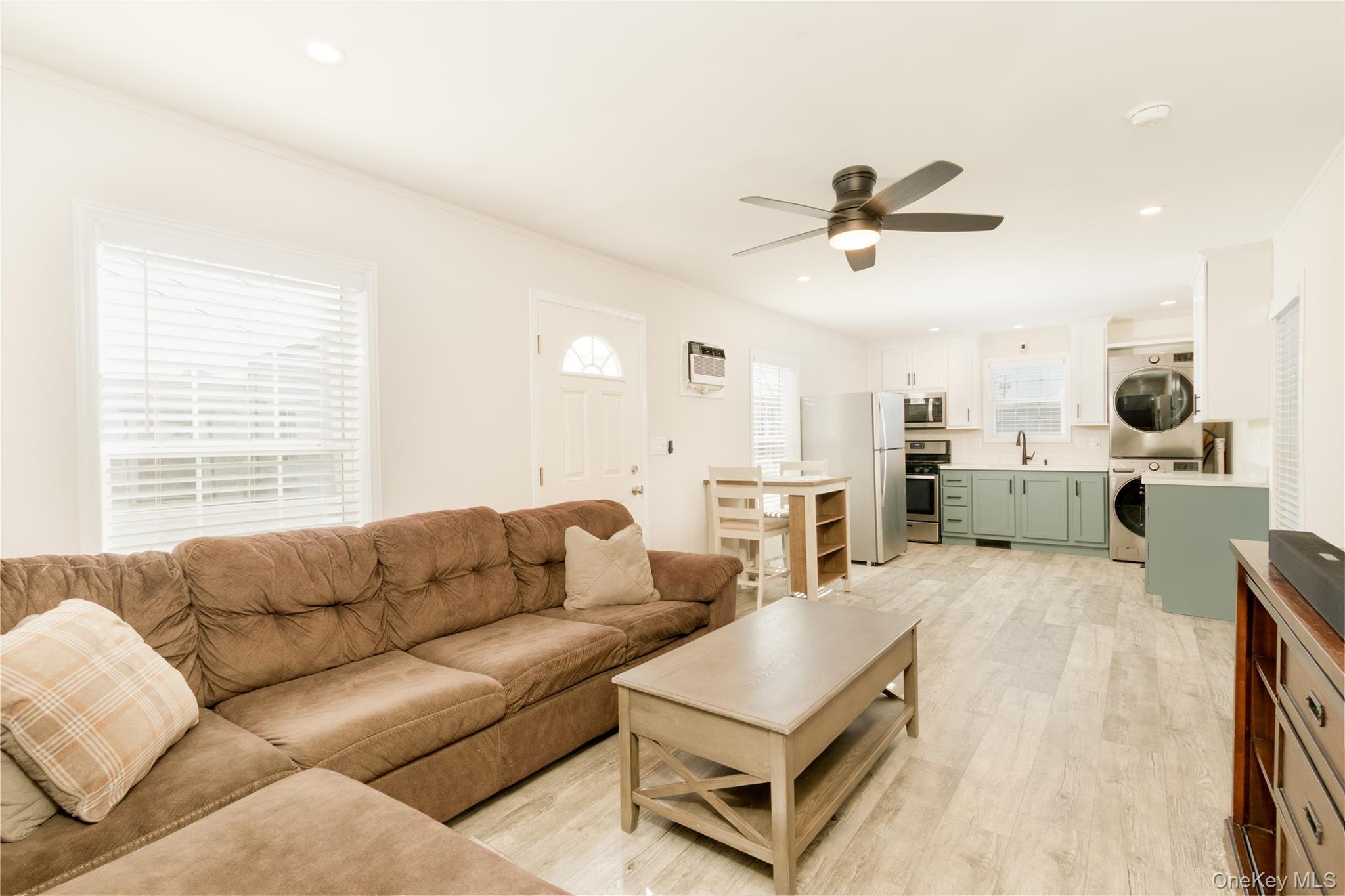 Single Family Main Suffolk County, NY 11751, MLS-961153-6