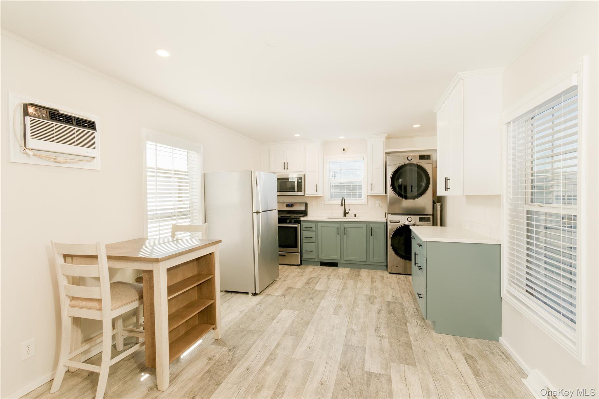 Single Family Main Suffolk County, NY 11751, MLS-961153-7