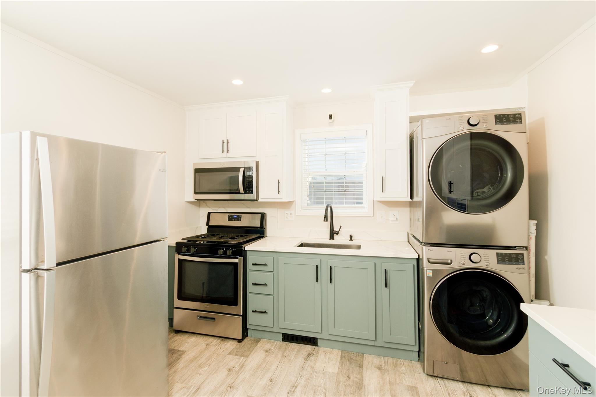 Single Family Main Suffolk County, NY 11751, MLS-961153-8