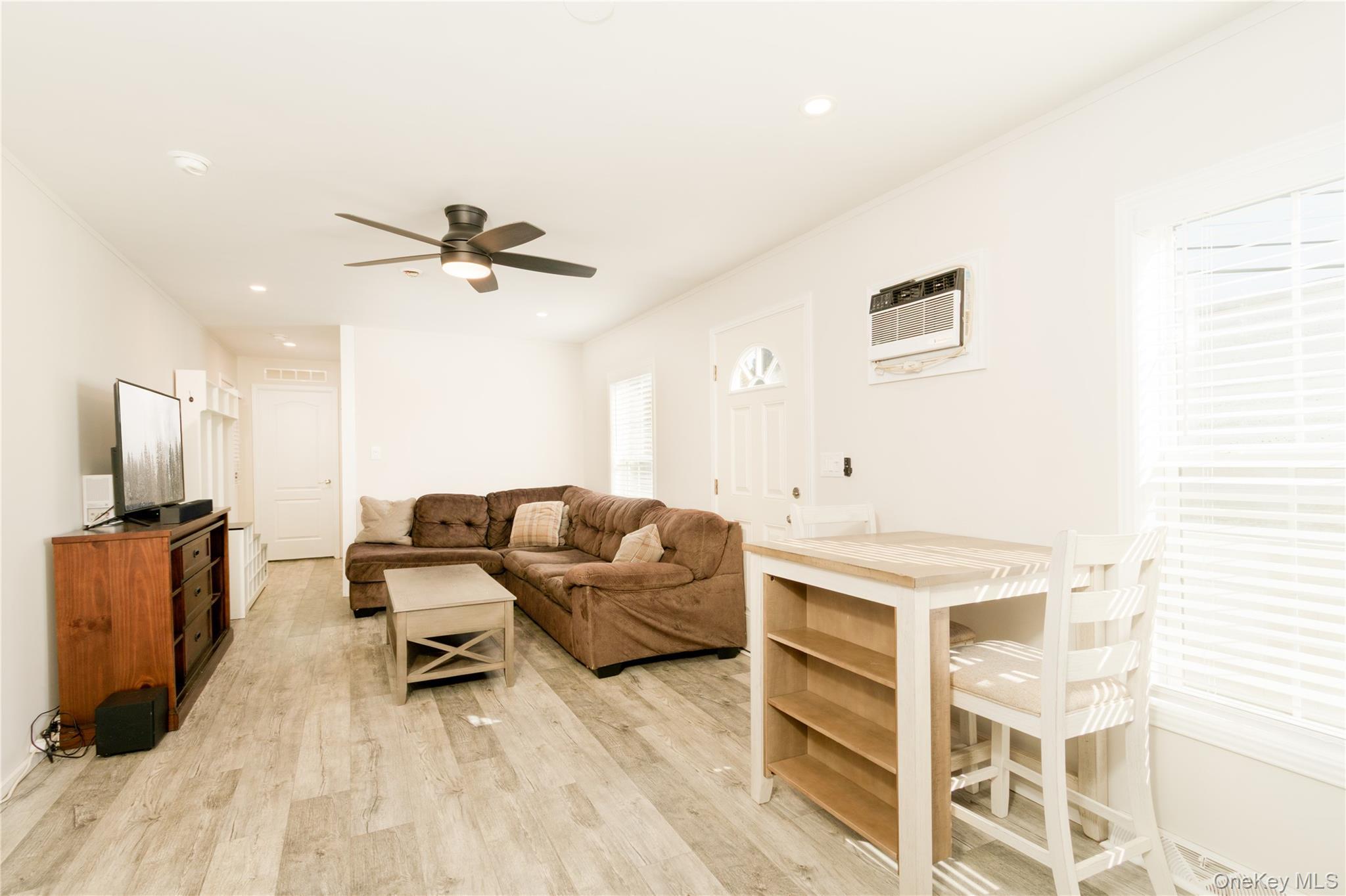 Single Family Main Suffolk County, NY 11751, MLS-961153-9