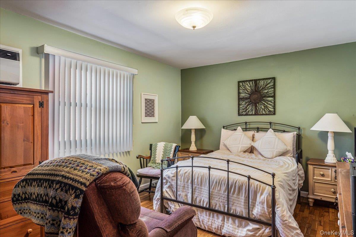 Coop 160th  Queens, NY 11357, MLS-961154-12