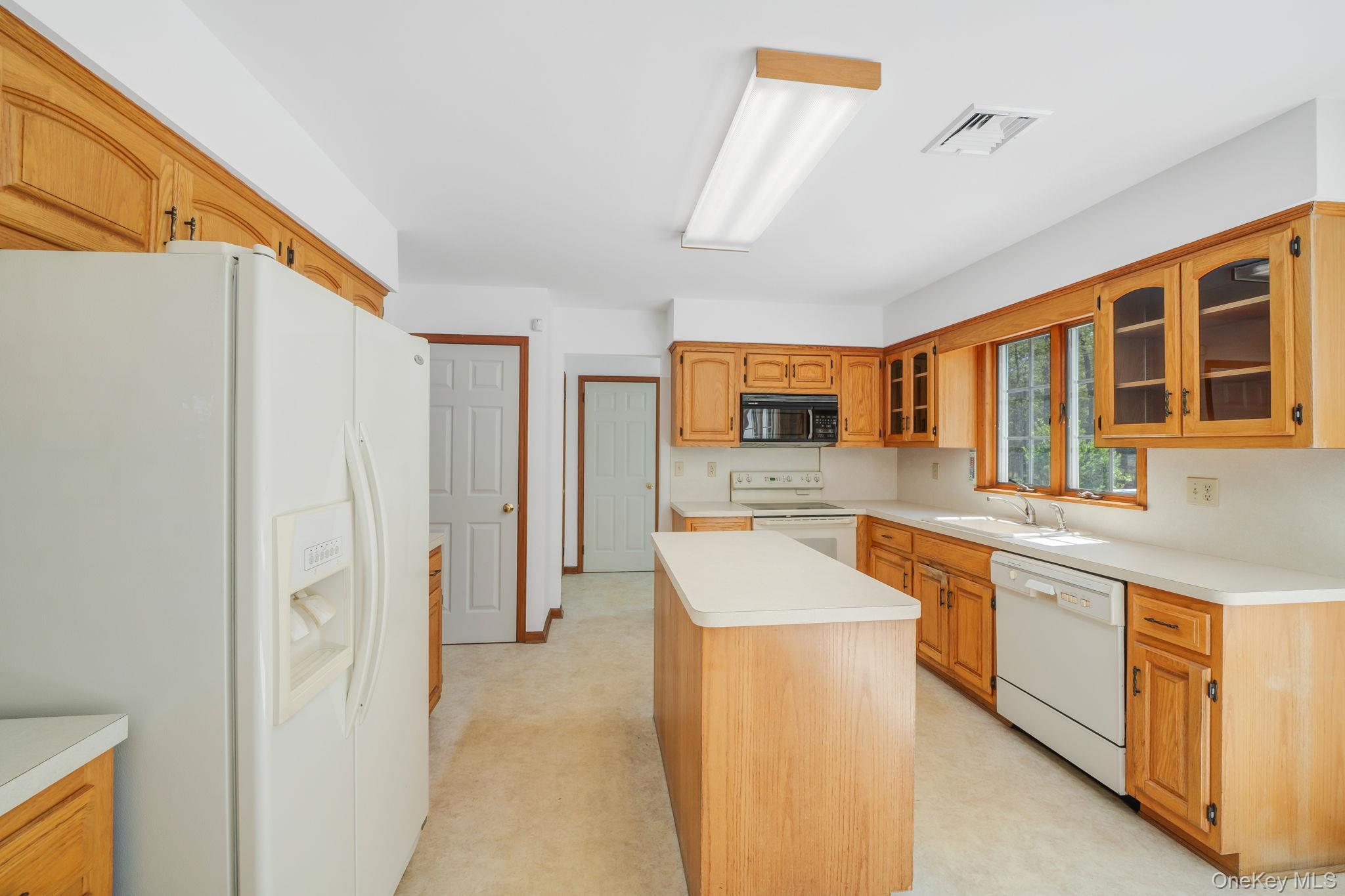 Single Family Chambord  Suffolk County, NY 11786, MLS-961158-27