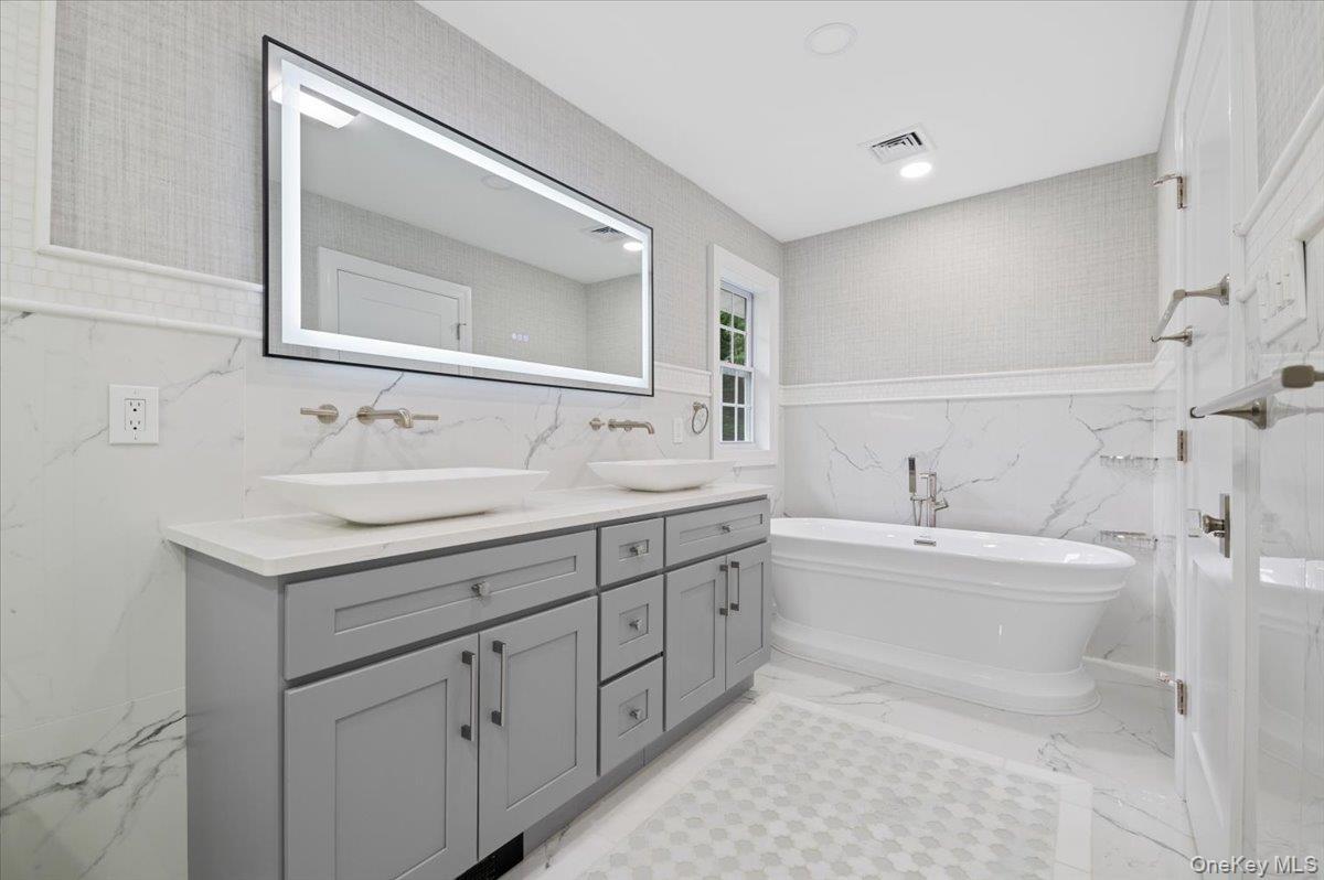 Single Family Peppermill Lane  Suffolk County, NY 11746, MLS-961189-32