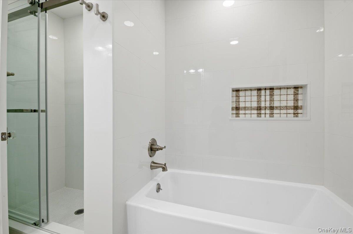Single Family Peppermill Lane  Suffolk County, NY 11746, MLS-961189-34