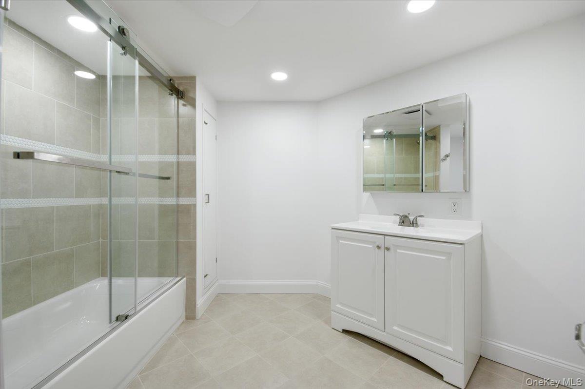 Single Family Peppermill Lane  Suffolk County, NY 11746, MLS-961189-41