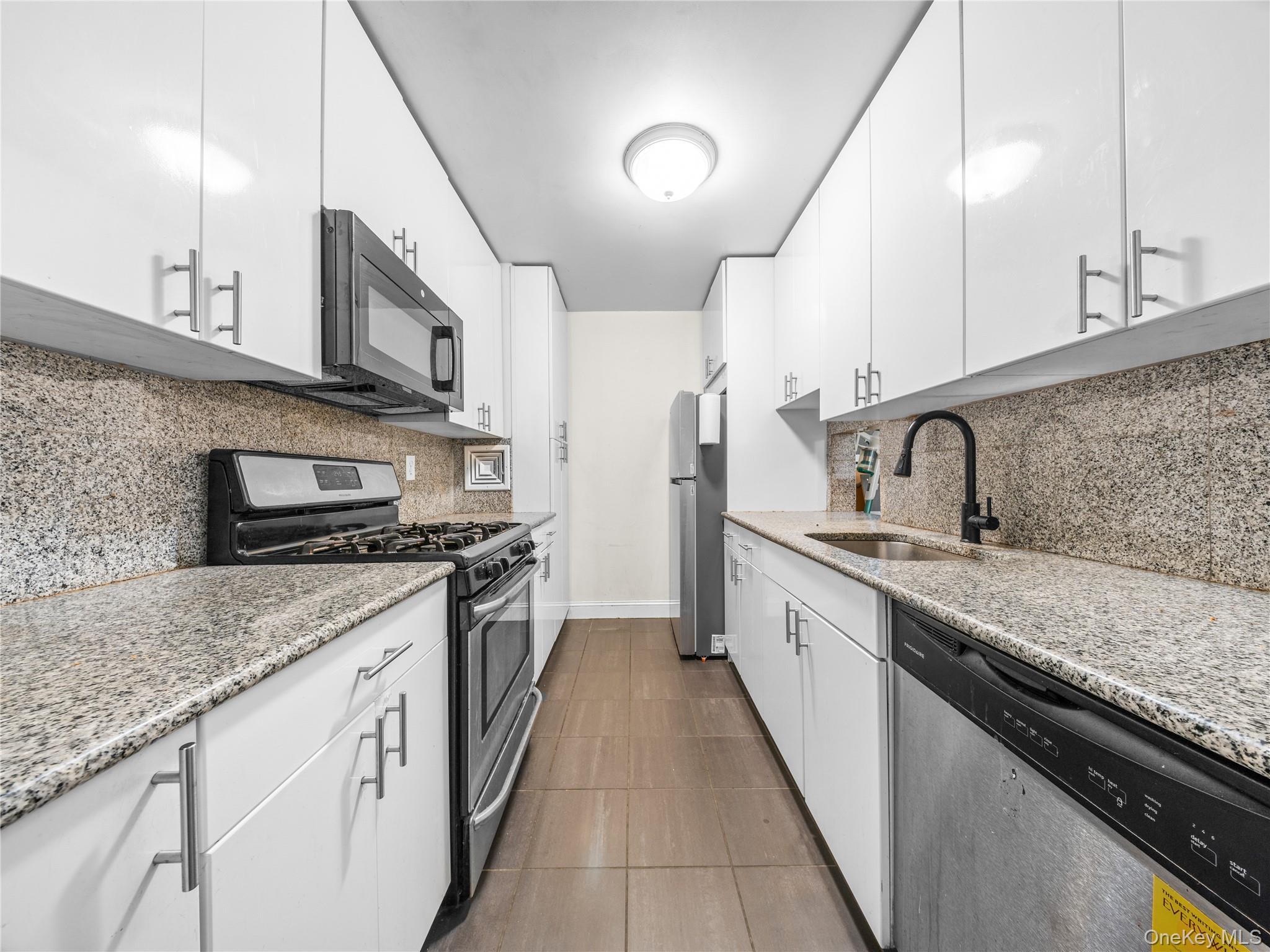 Condo Leverich Queens, NY 11372, MLS-961244-10